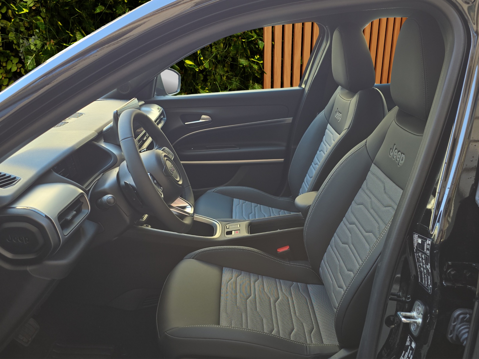 JEEP Avenger 1.2 Turbo MHEV Upland Plus 4xe-image-8