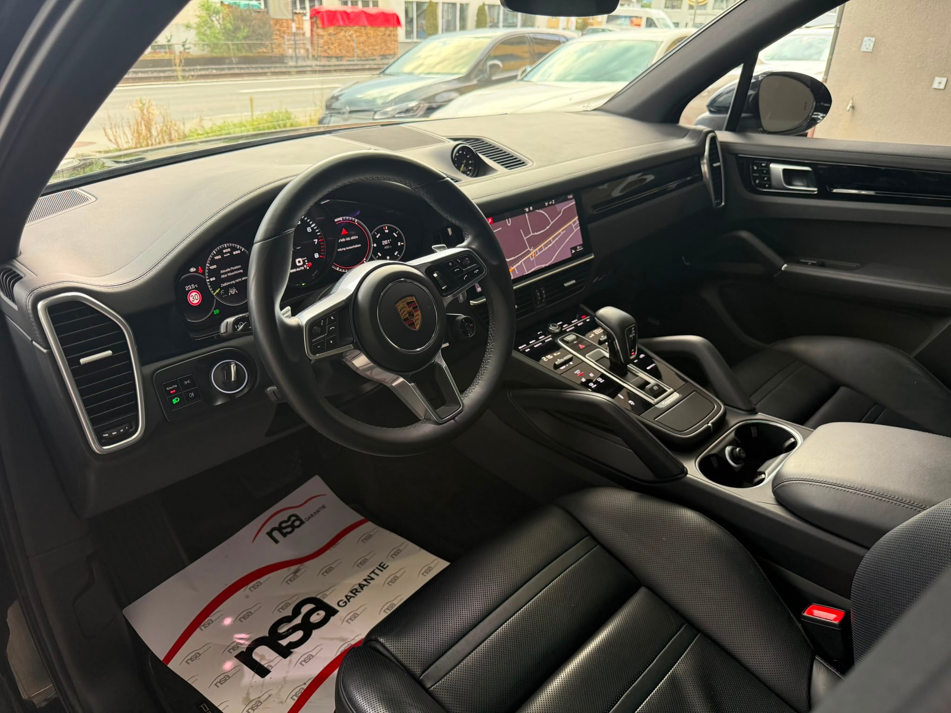 PORSCHE Cayenne *PDLS* *360-Kamera* *Pano Dach* *Bose Sound* E-Hybrid-image-14