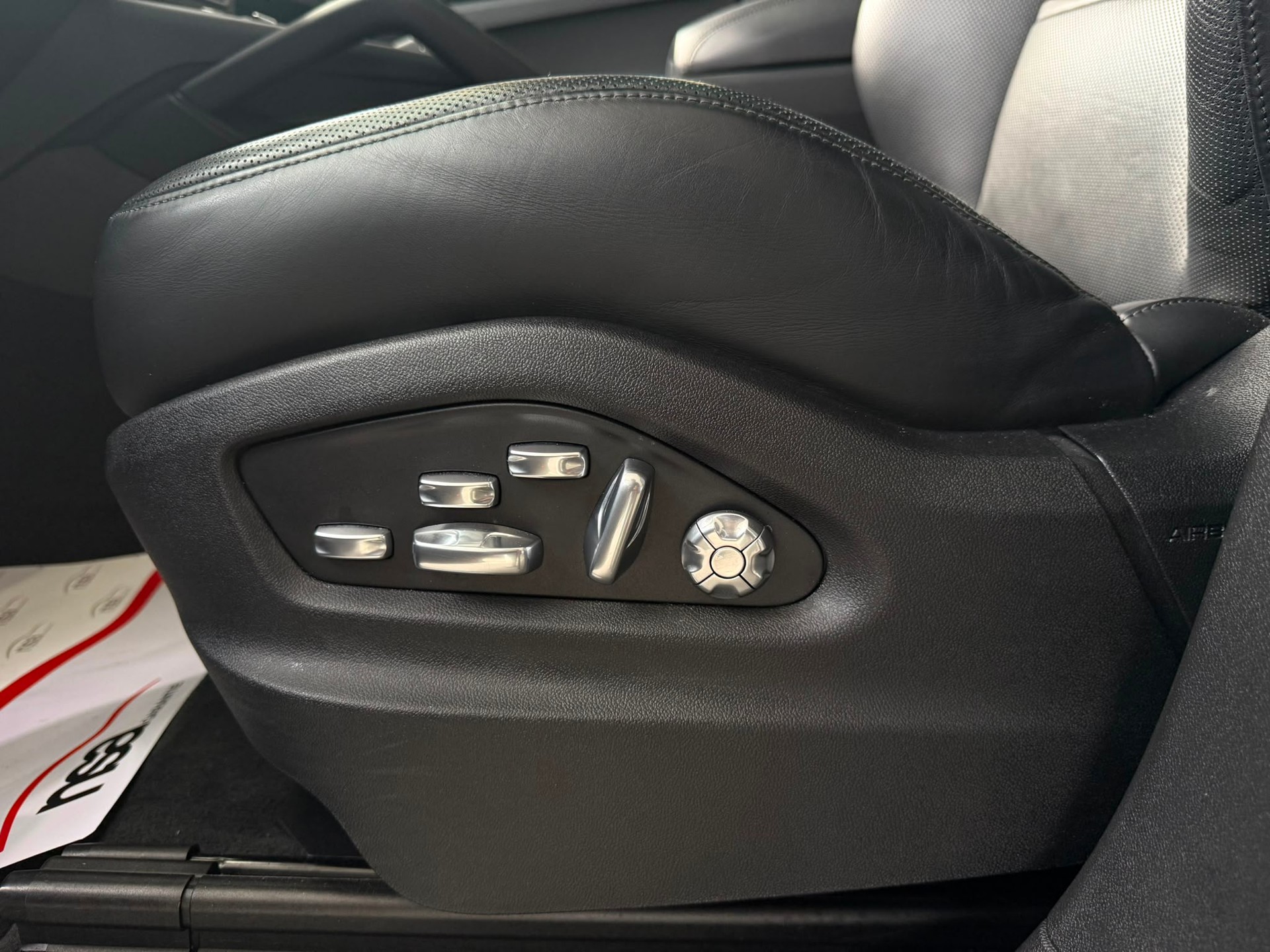 PORSCHE Cayenne *PDLS* *360-Kamera* *Pano Dach* *Bose Sound* E-Hybrid-image-16