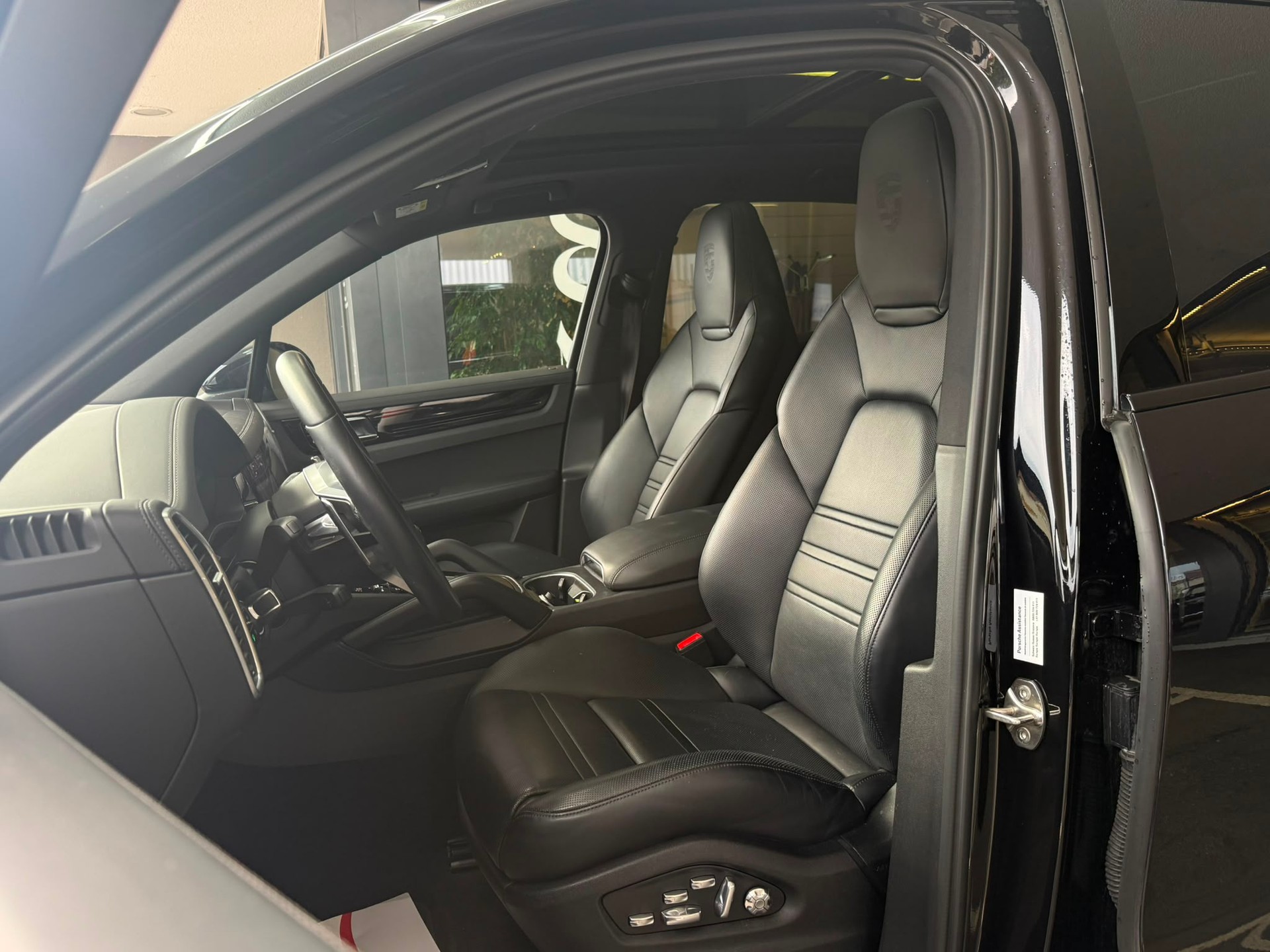 PORSCHE Cayenne *PDLS* *360-Kamera* *Pano Dach* *Bose Sound* E-Hybrid-image-17