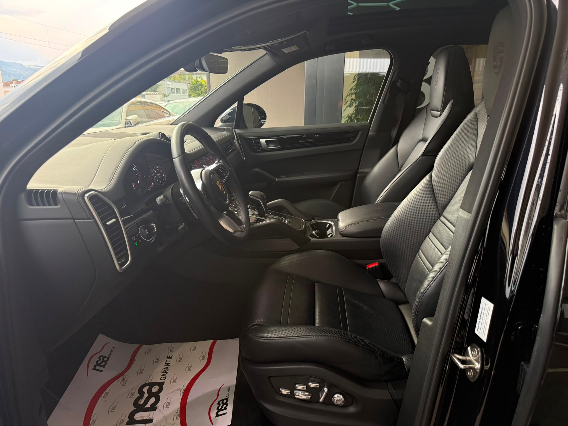 PORSCHE Cayenne *PDLS* *360-Kamera* *Pano Dach* *Bose Sound* E-Hybrid-image-15