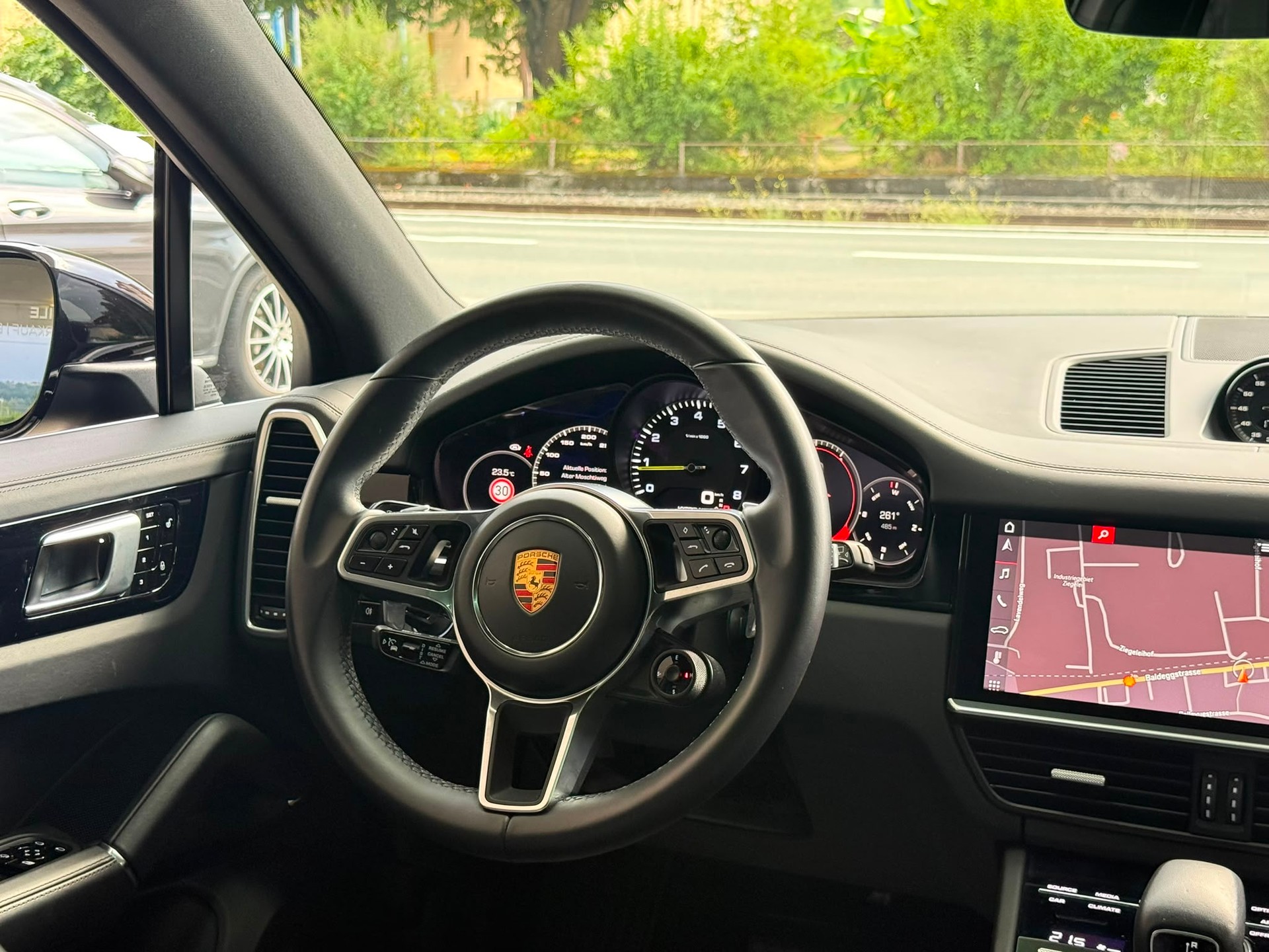 PORSCHE Cayenne *PDLS* *360-Kamera* *Pano Dach* *Bose Sound* E-Hybrid-image-23