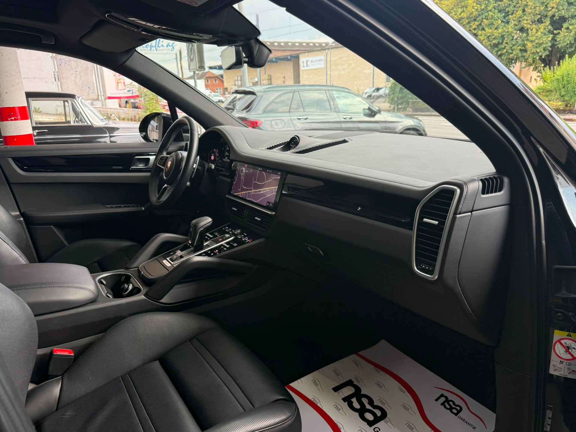 PORSCHE Cayenne *PDLS* *360-Kamera* *Pano Dach* *Bose Sound* E-Hybrid-image-18