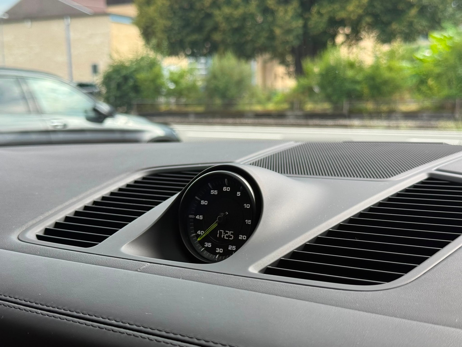 PORSCHE Cayenne *PDLS* *360-Kamera* *Pano Dach* *Bose Sound* E-Hybrid-image-27