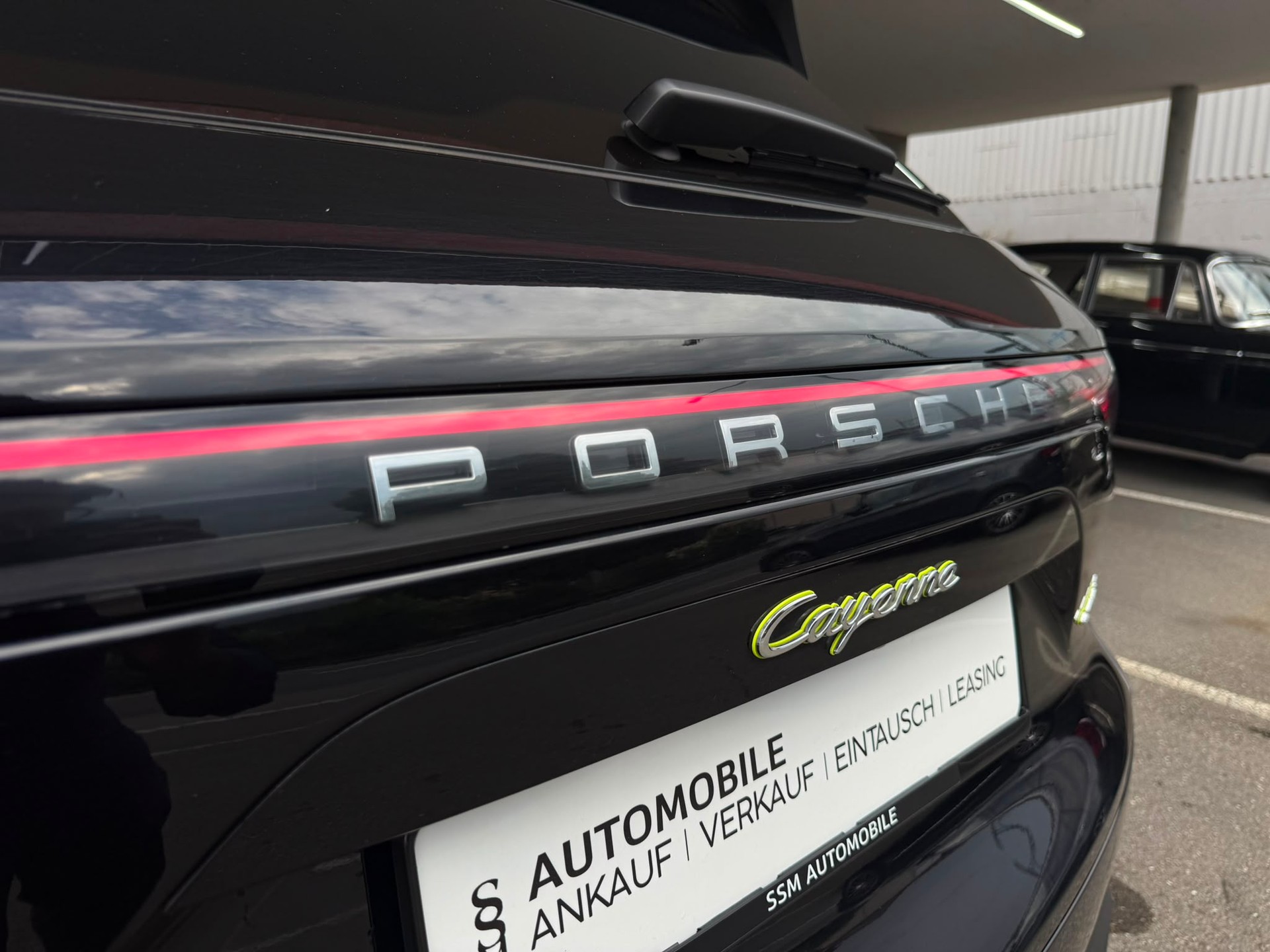 PORSCHE Cayenne *PDLS* *360-Kamera* *Pano Dach* *Bose Sound* E-Hybrid-image-12