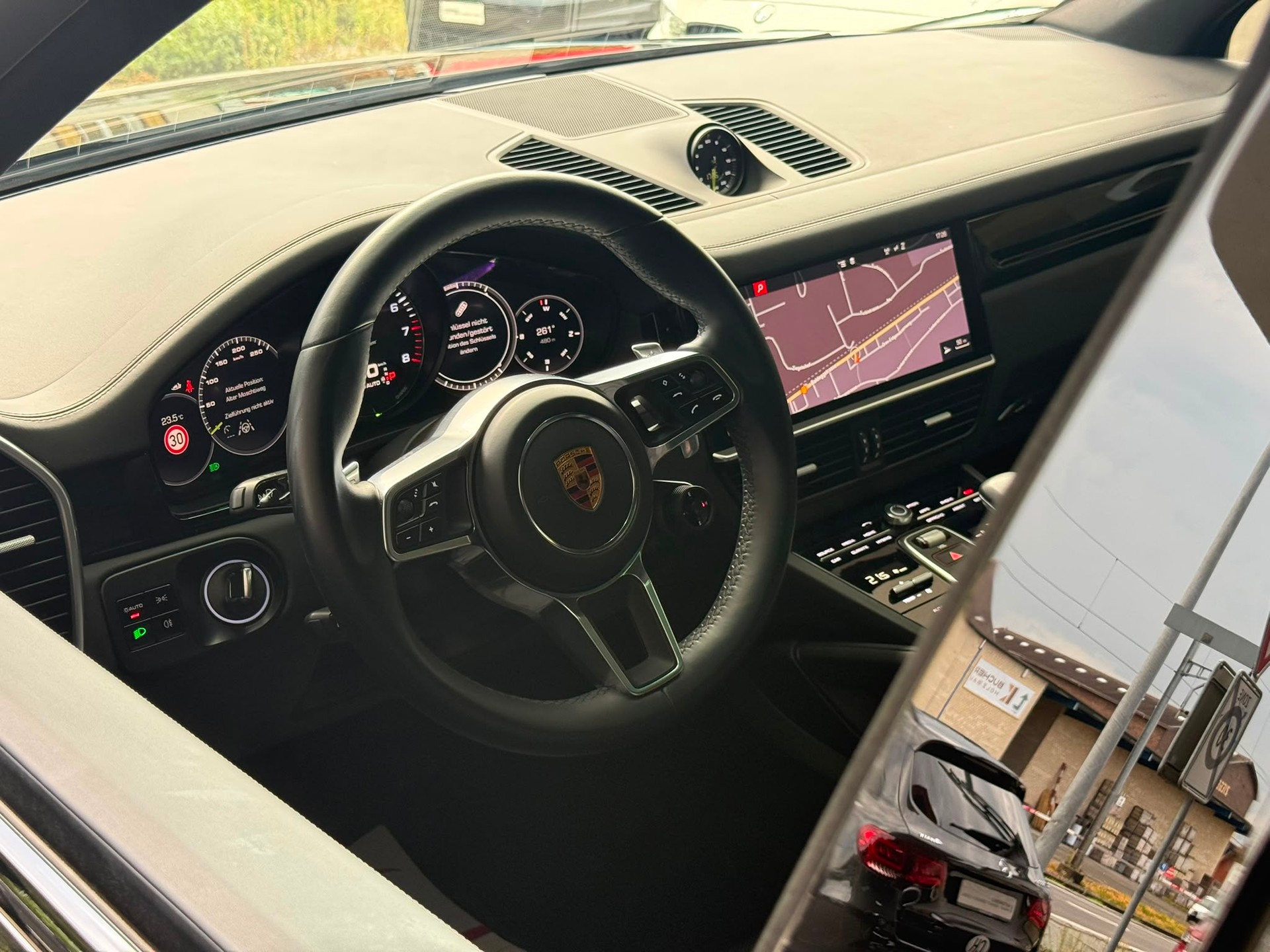 PORSCHE Cayenne *PDLS* *360-Kamera* *Pano Dach* *Bose Sound* E-Hybrid-image-29