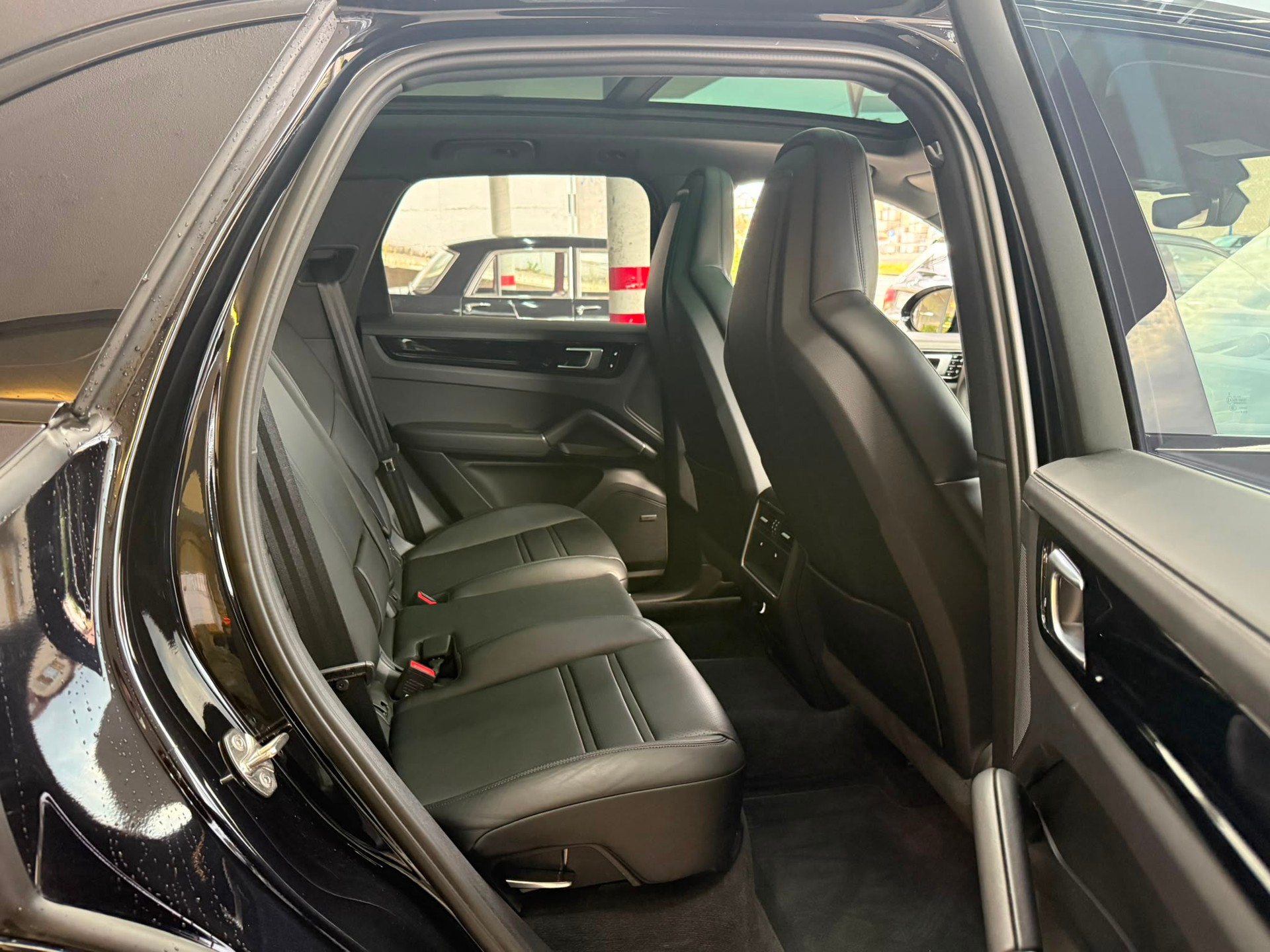 PORSCHE Cayenne *PDLS* *360-Kamera* *Pano Dach* *Bose Sound* E-Hybrid-image-26