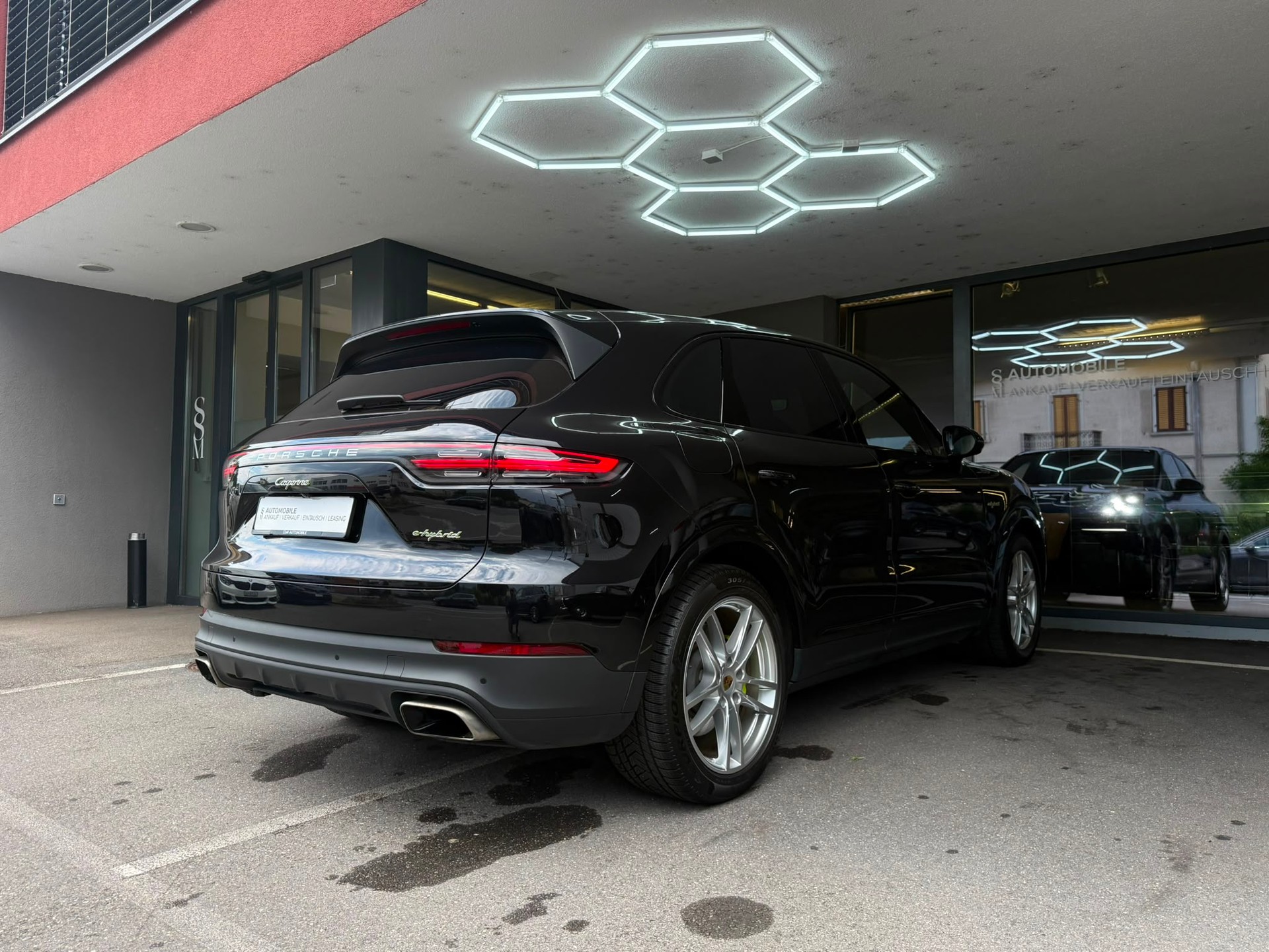 PORSCHE Cayenne *PDLS* *360-Kamera* *Pano Dach* *Bose Sound* E-Hybrid-image-8