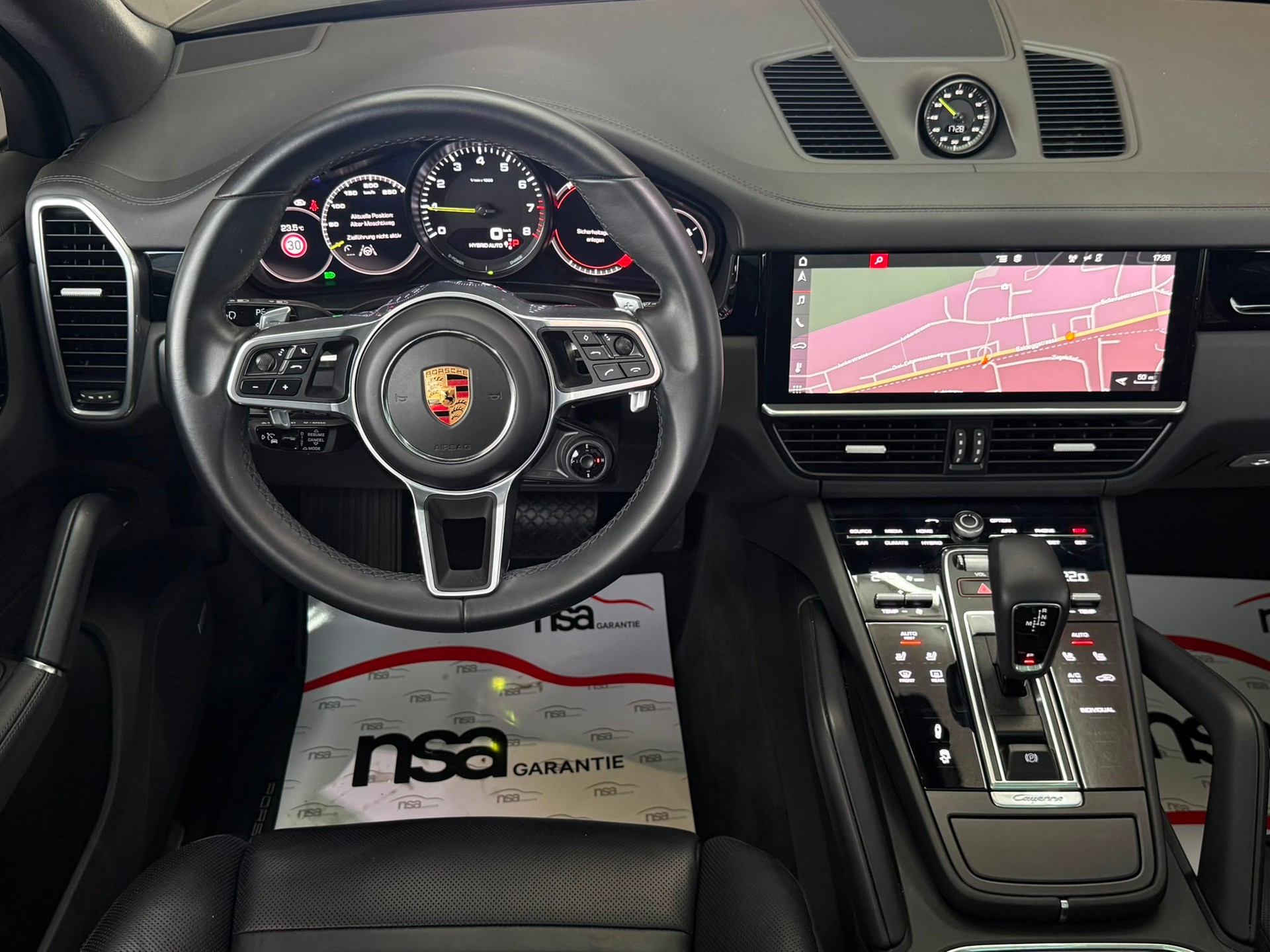 PORSCHE Cayenne *PDLS* *360-Kamera* *Pano Dach* *Bose Sound* E-Hybrid-image-24