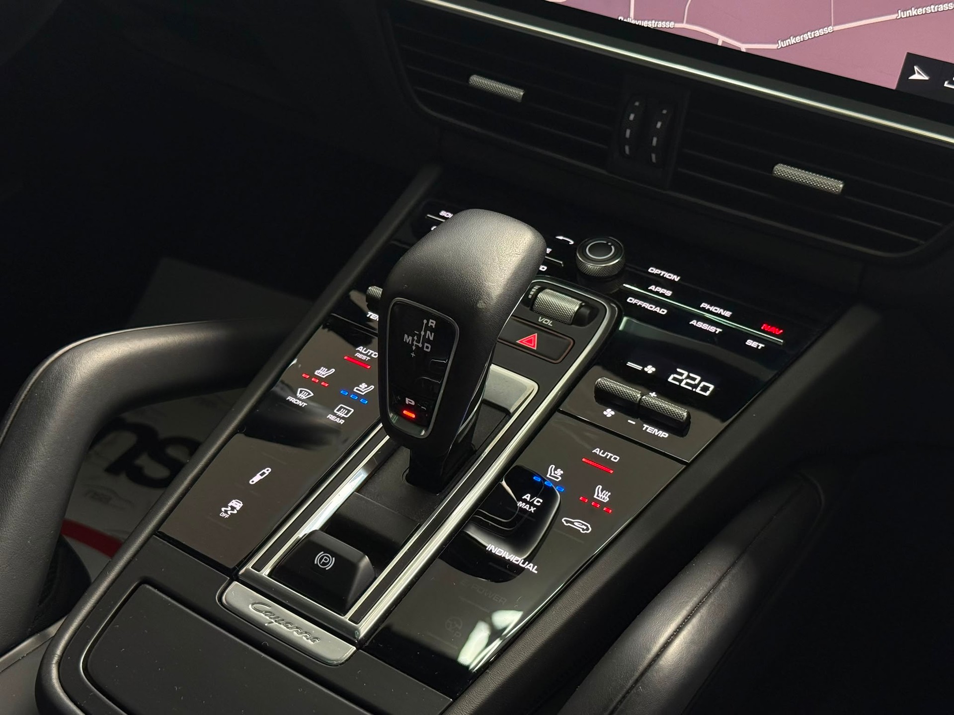 PORSCHE Cayenne *PDLS* *360-Kamera* *Pano Dach* *Bose Sound* E-Hybrid-image-28