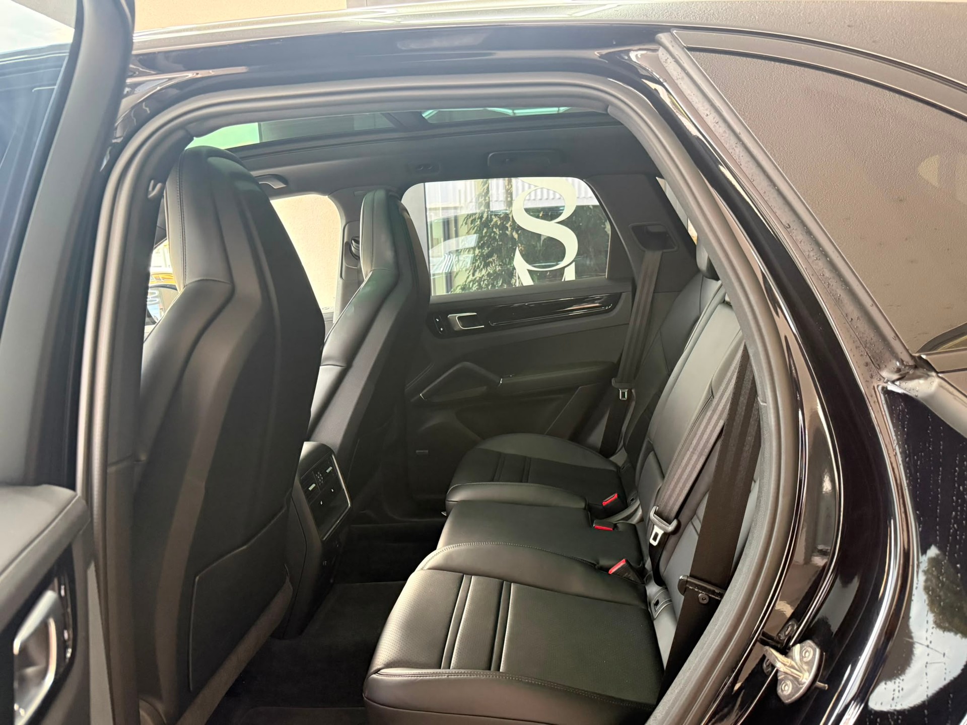 PORSCHE Cayenne *PDLS* *360-Kamera* *Pano Dach* *Bose Sound* E-Hybrid-image-25