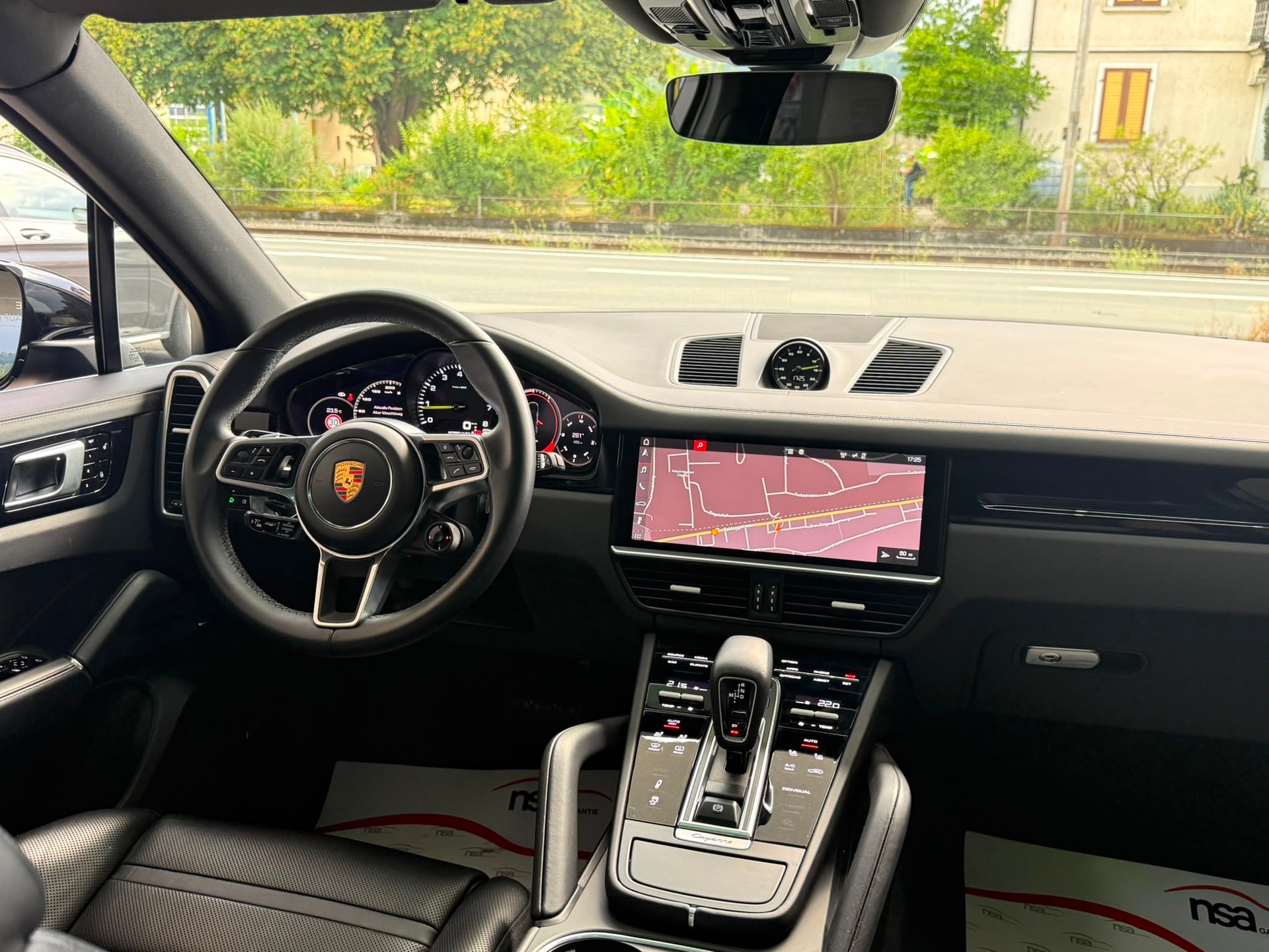 PORSCHE Cayenne *PDLS* *360-Kamera* *Pano Dach* *Bose Sound* E-Hybrid-image-22