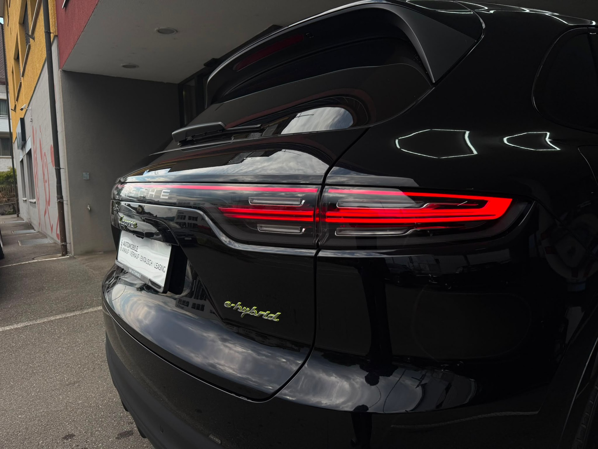 PORSCHE Cayenne *PDLS* *360-Kamera* *Pano Dach* *Bose Sound* E-Hybrid-image-11