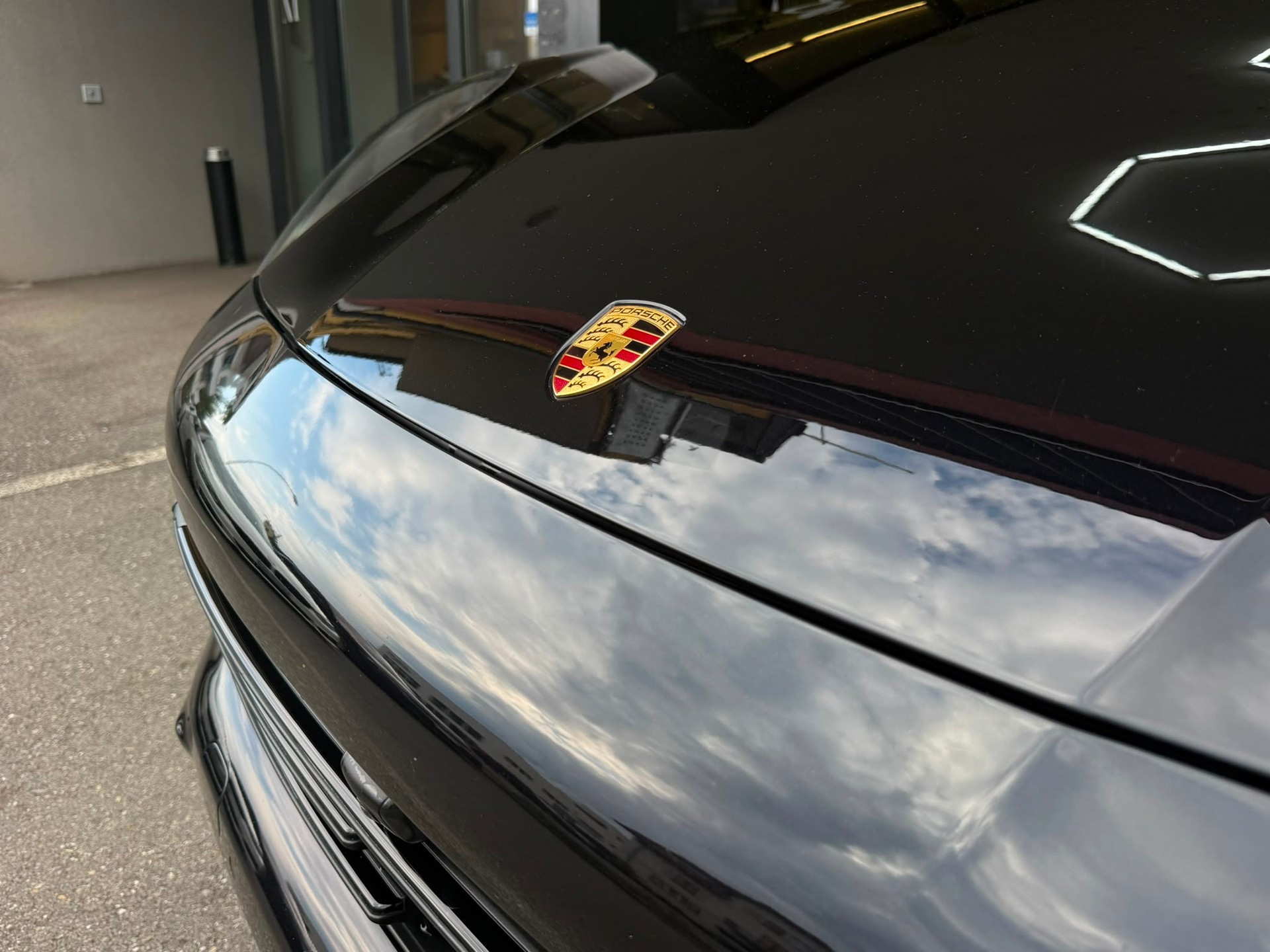 PORSCHE Cayenne *PDLS* *360-Kamera* *Pano Dach* *Bose Sound* E-Hybrid-image-4