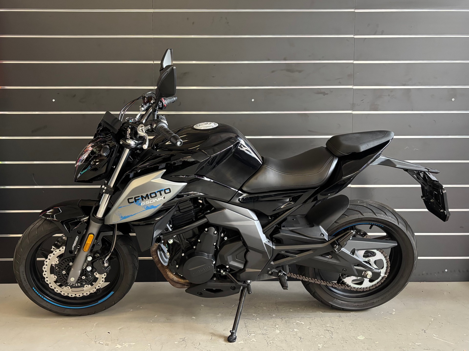 CF MOTO 650NK-showroom-element-1