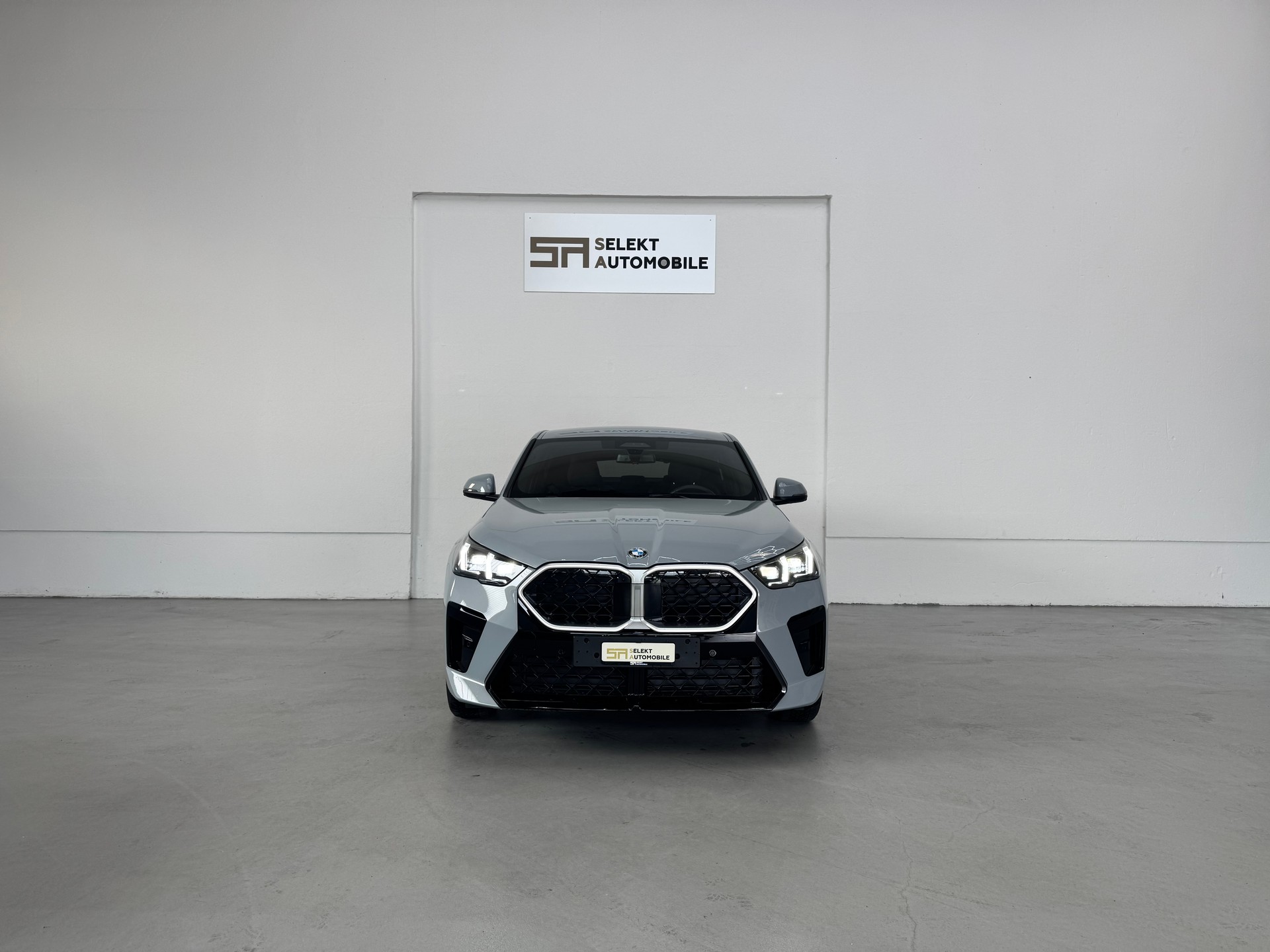 BMW X2 sDrive 20i 48V M Sport | CH-Fahrzeug | Iconic Glow-showroom-element-2