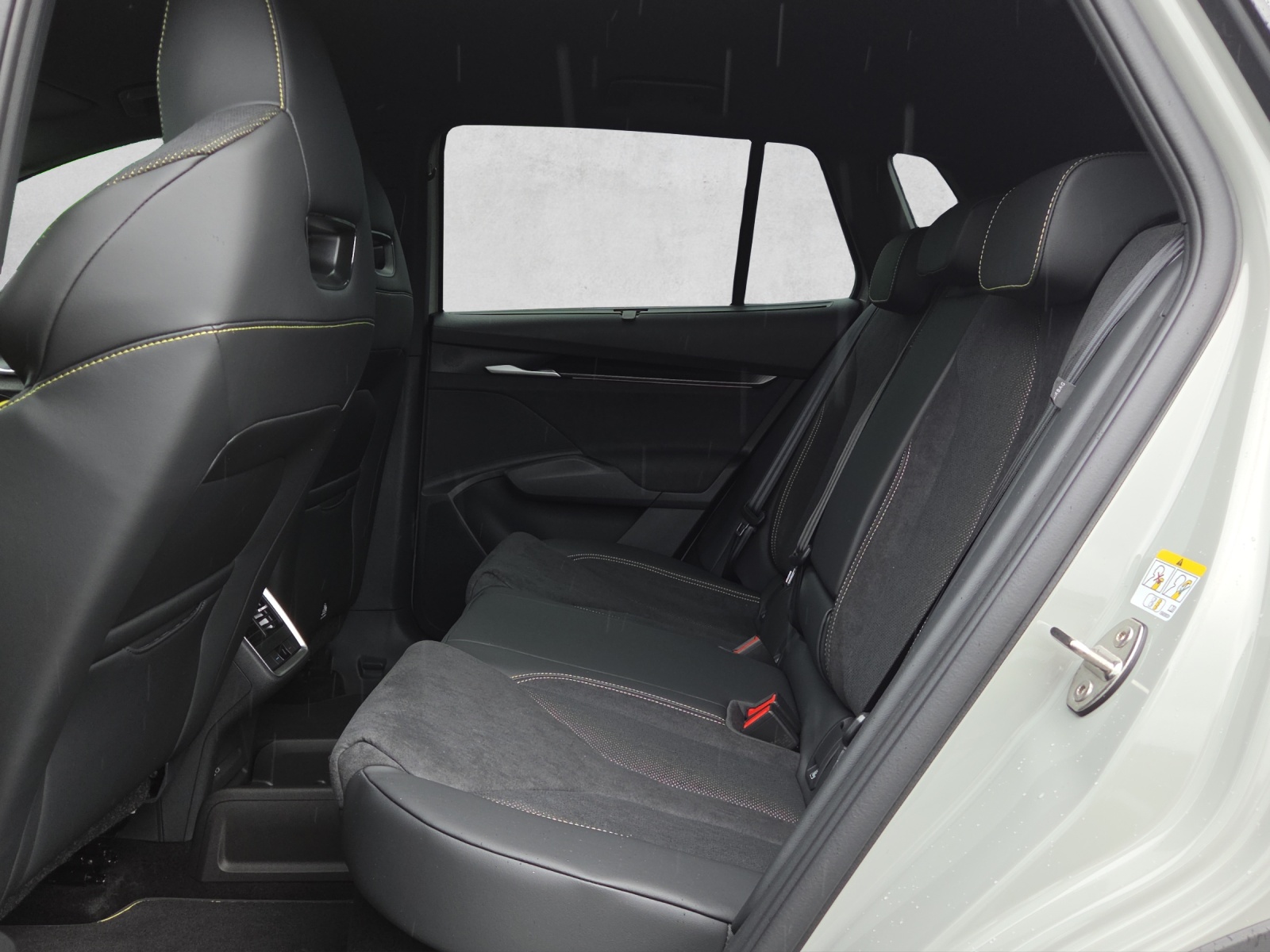 SKODA Elroq RS 4x4-image-9