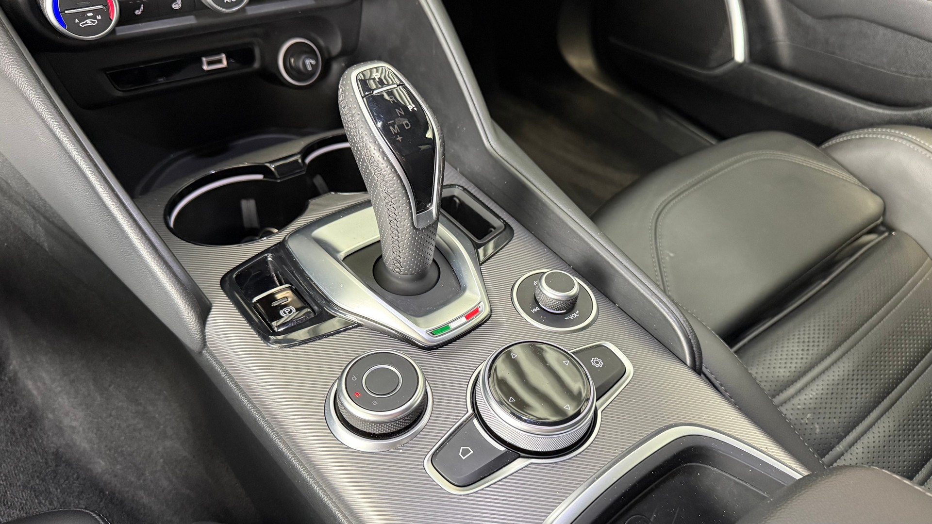 ALFA ROMEO Giulia 2.0 Q4 Veloce-image-12