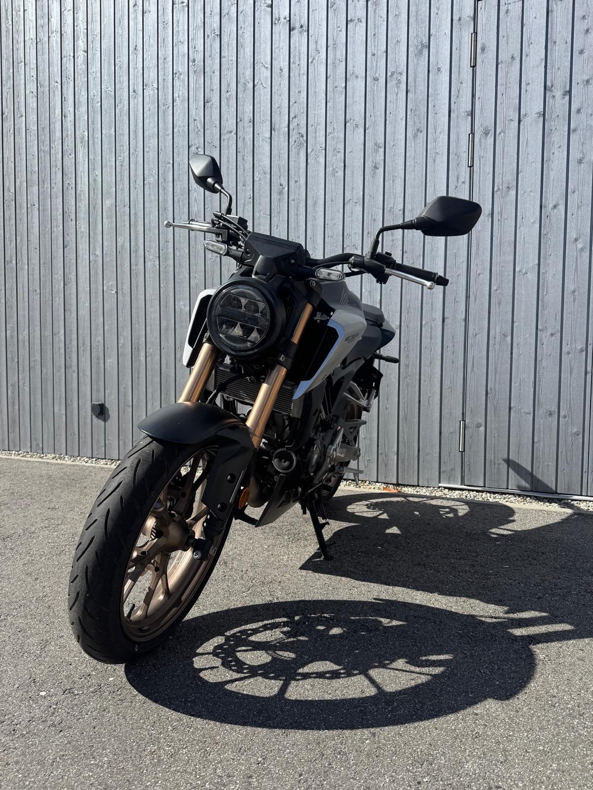 HONDA CB 125 R-showroom-element-2