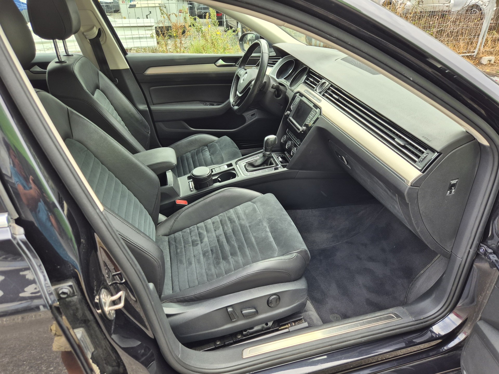 VW Passat Variant 2.0 TDI BMT High. DSG 4Motion-image-11