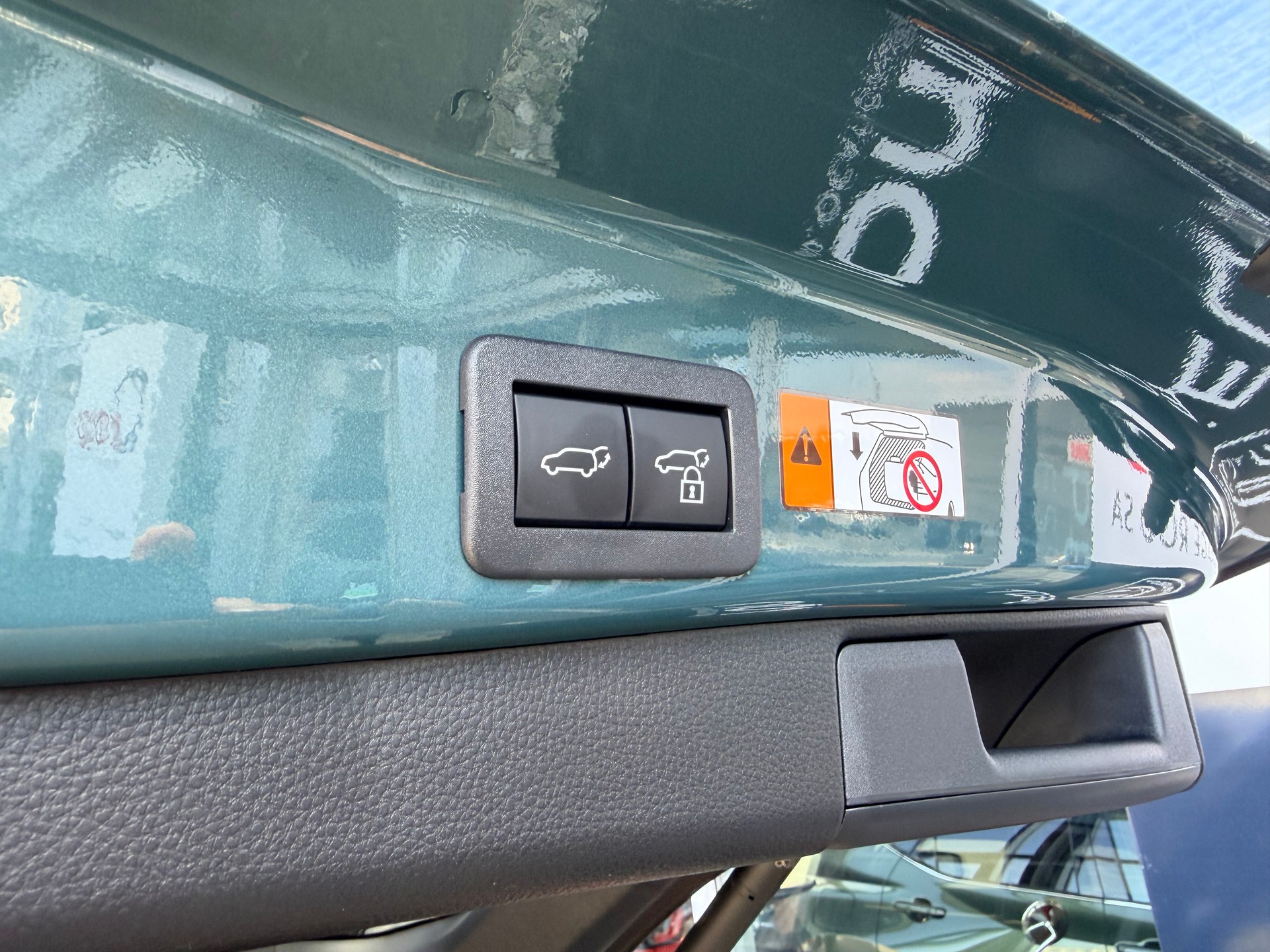 TOYOTA RAV-4 2.5 HSD Premium e-CVT AWD-image-9