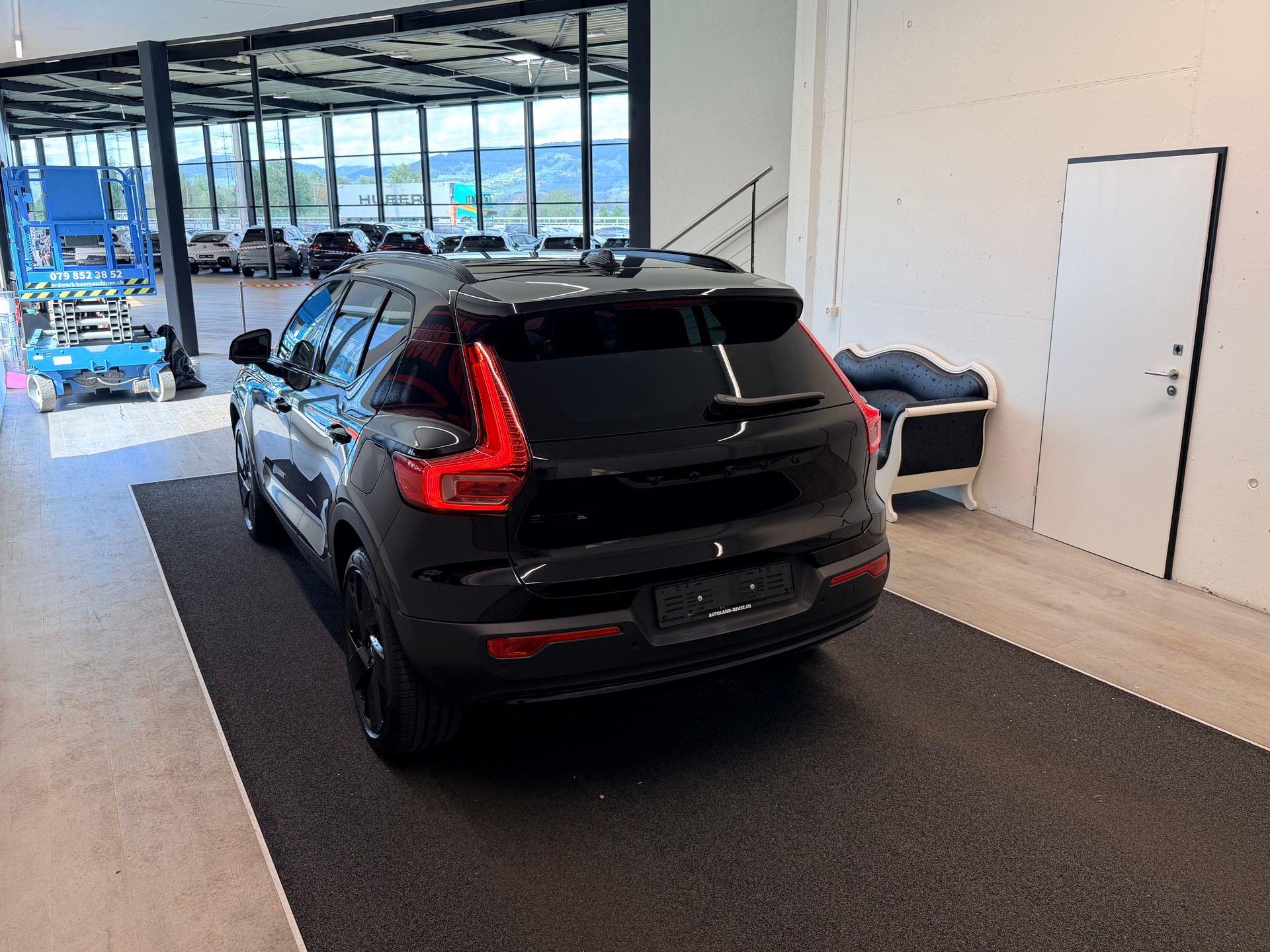 VOLVO EX40 82kWh Twin Motor AWD Ultra Black Ed.-image-8