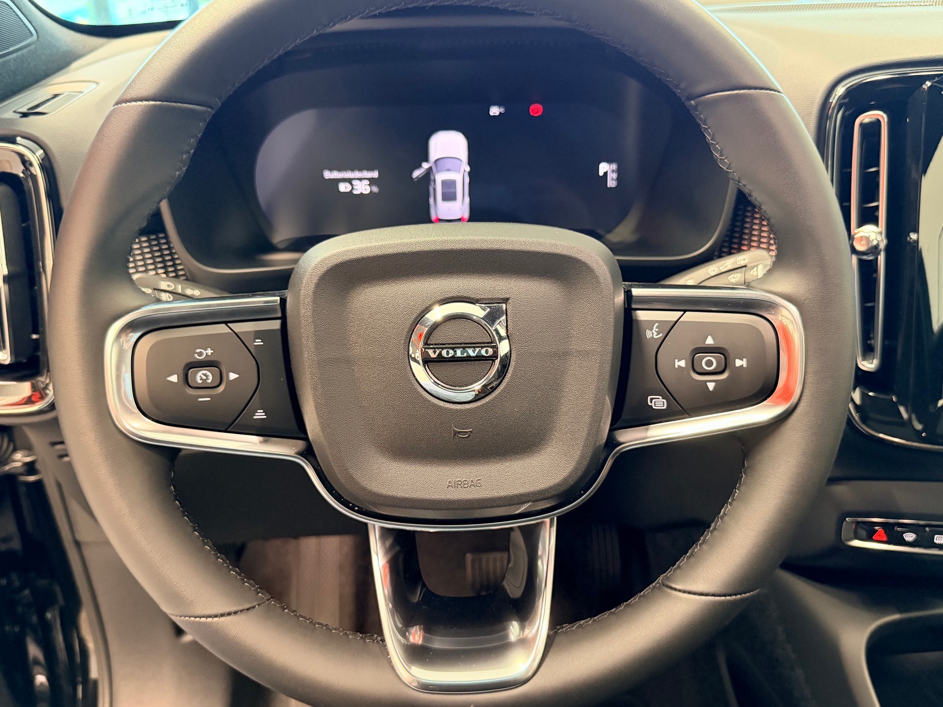 VOLVO EX40 82kWh Twin Motor AWD Ultra Black Ed.-image-25