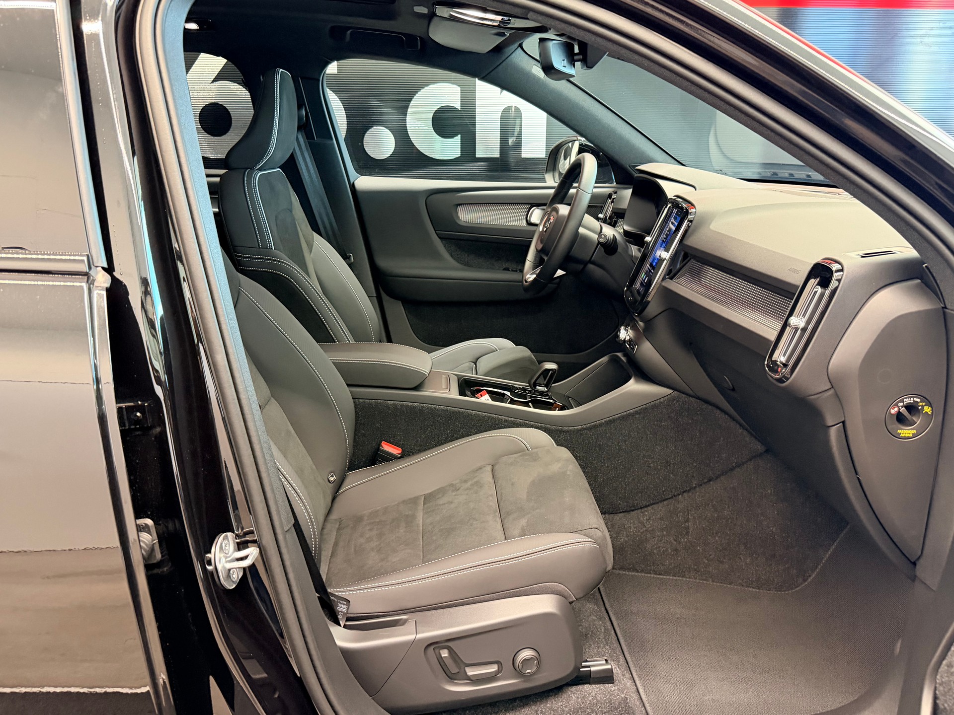 VOLVO EX40 82kWh Twin Motor AWD Ultra Black Ed.-image-21