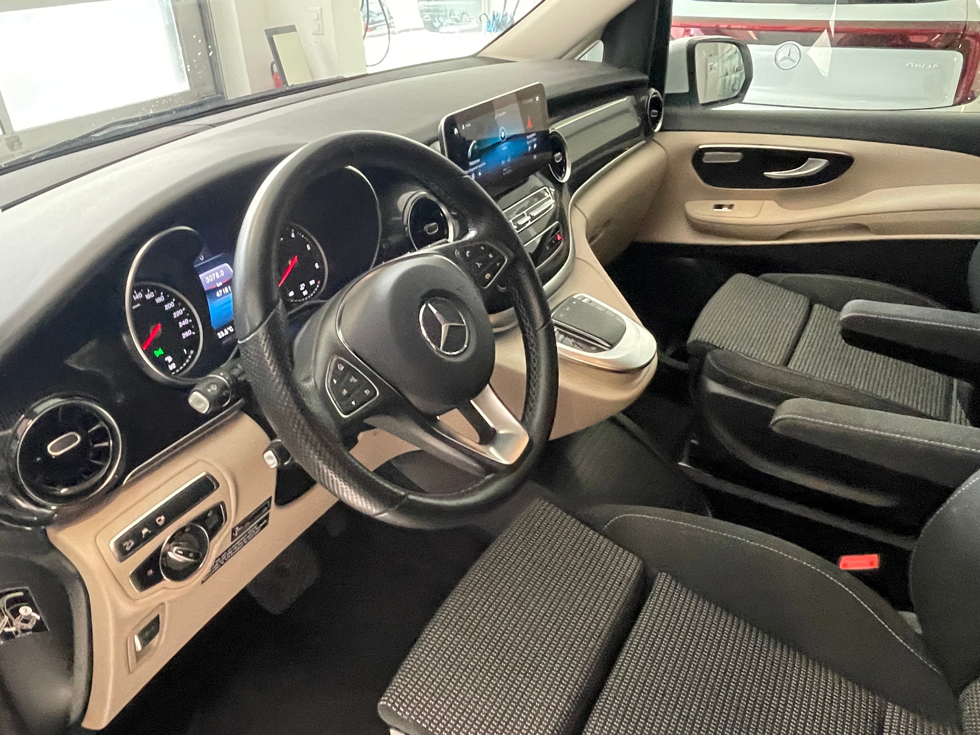 MERCEDES-BENZ Marco Polo 220 d Trend 4M Automat-image-16