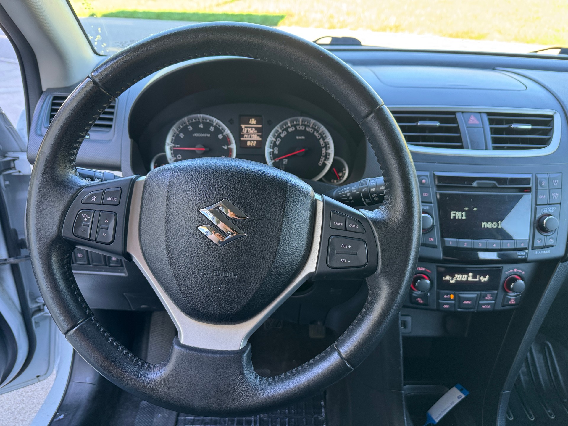 SUZUKI Swift 1.2i 16V GL Top 4x4-image-13