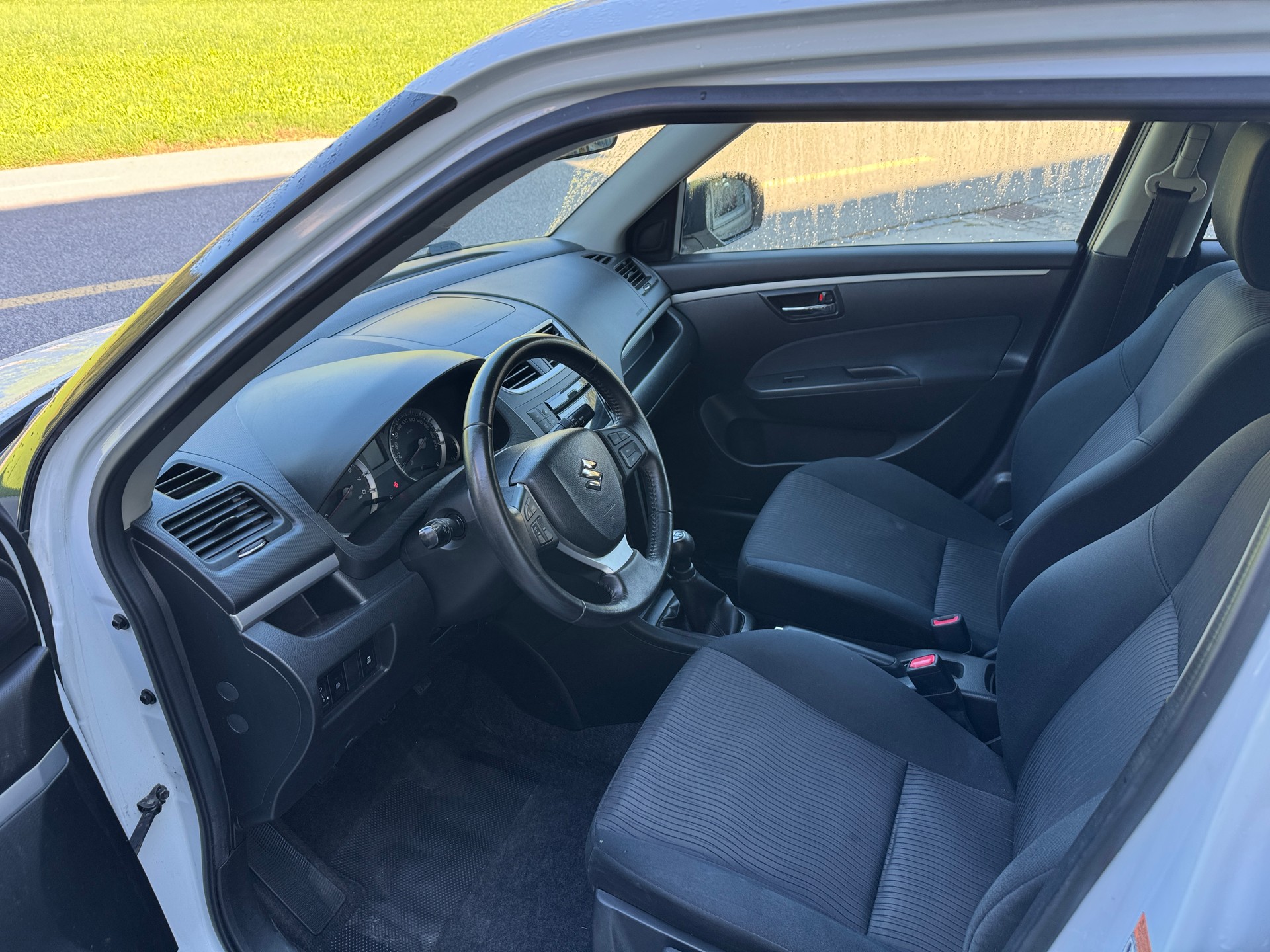 SUZUKI Swift 1.2i 16V GL Top 4x4-image-8
