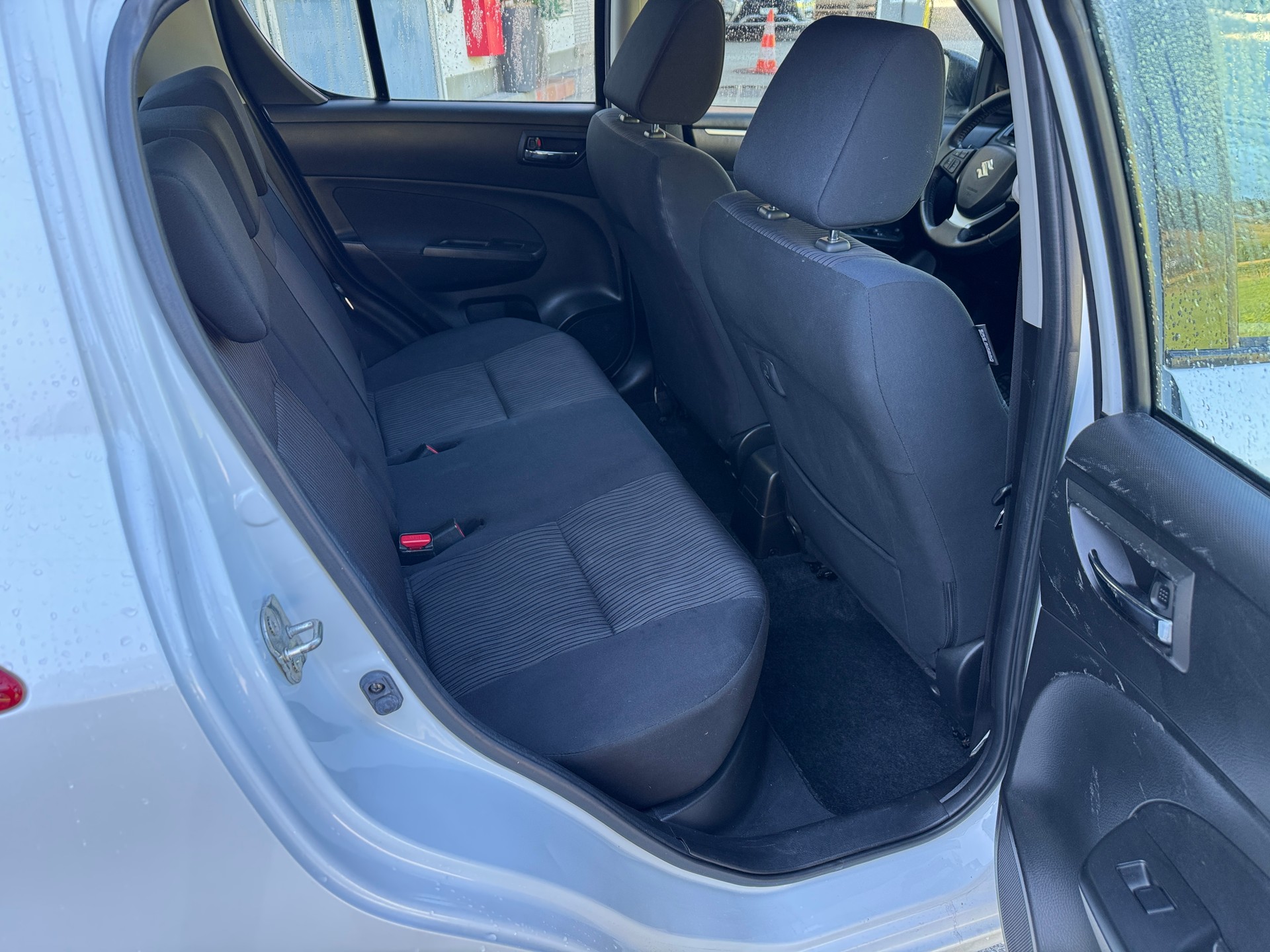 SUZUKI Swift 1.2i 16V GL Top 4x4-image-6