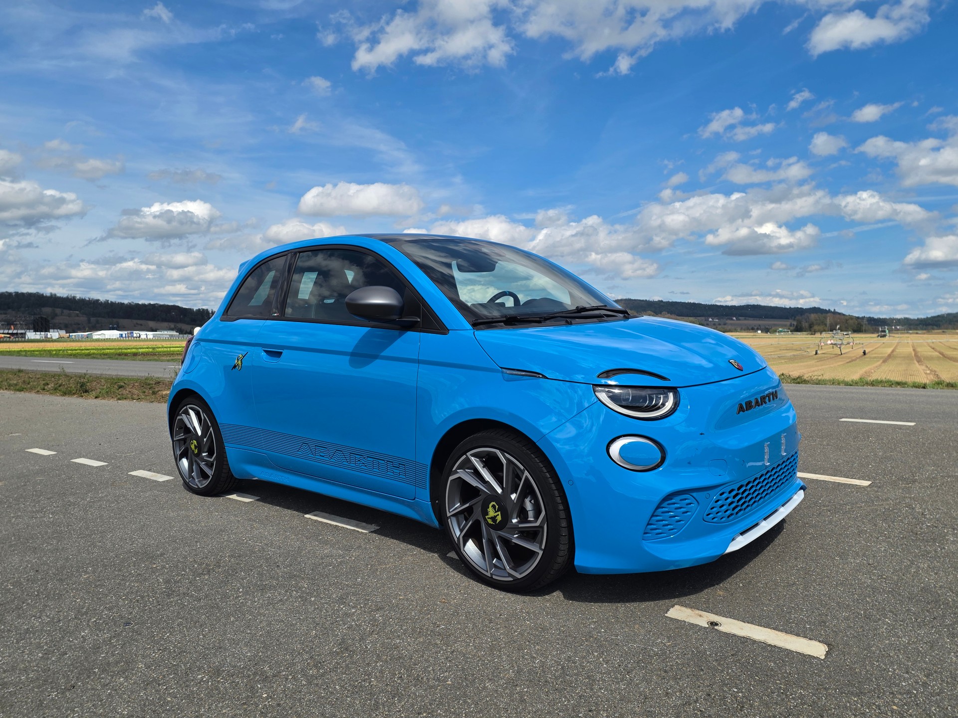 FIAT Abarth 500e Turismo-image-1