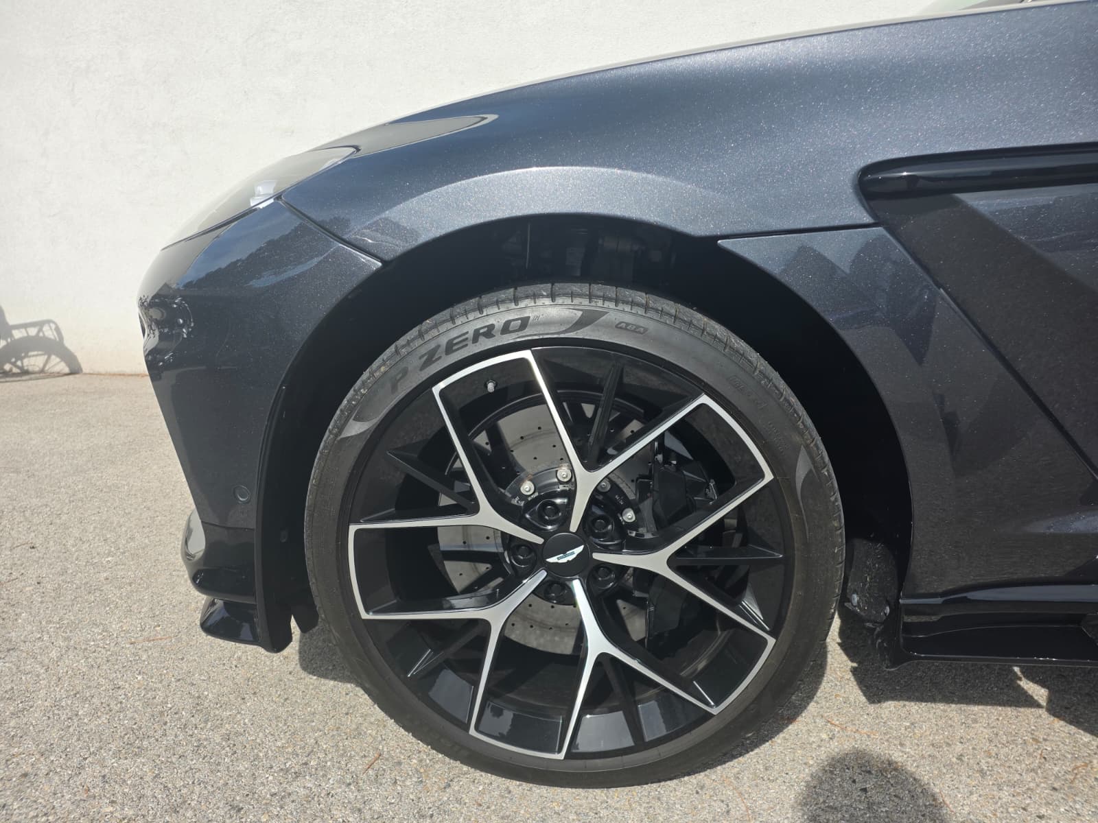 ASTON MARTIN DBX 4.0 V8-image-12