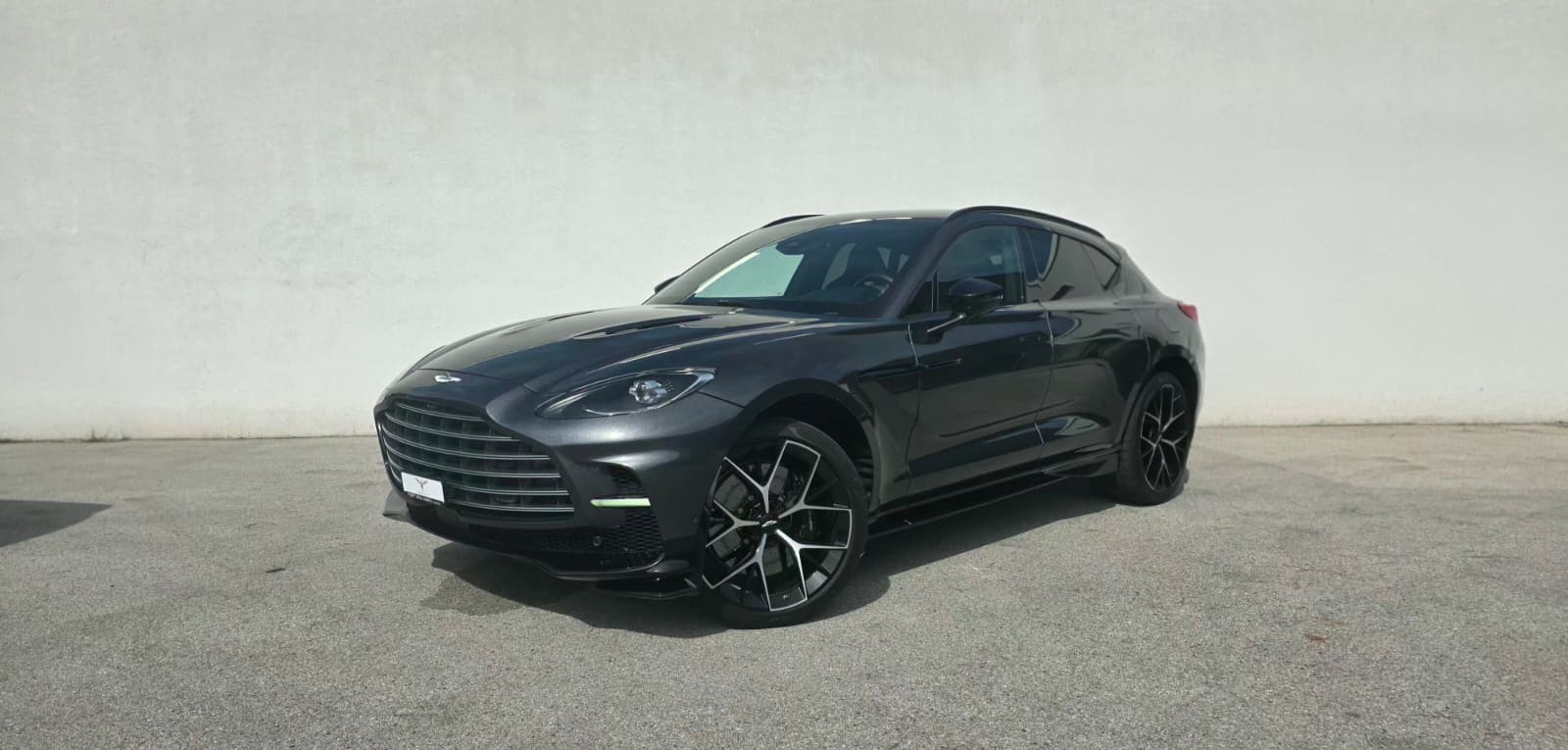 ASTON MARTIN DBX 4.0 V8-image-0