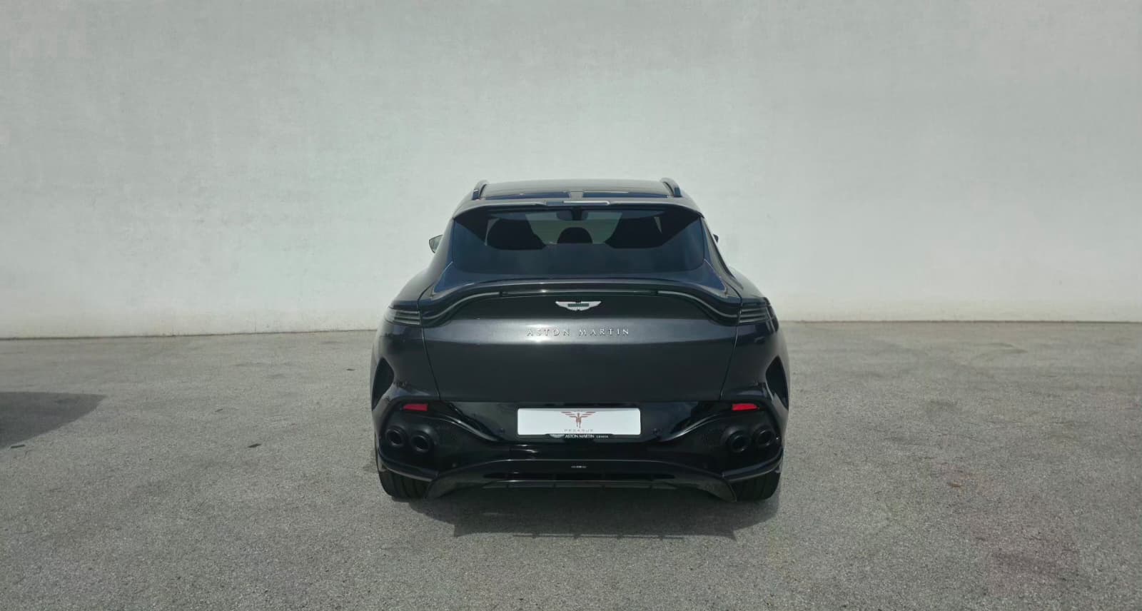 ASTON MARTIN DBX 4.0 V8-image-3