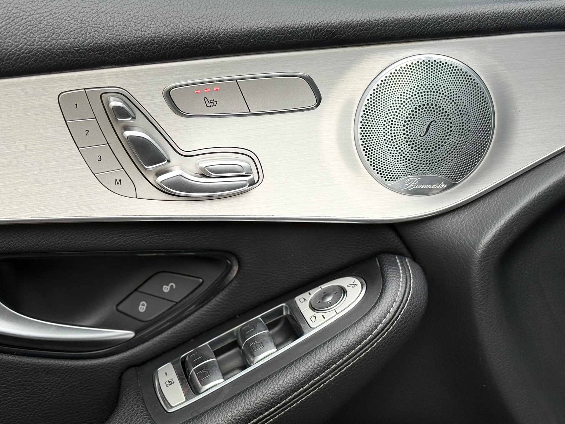 MERCEDES-BENZ GLC 300 AMG Line 4m-image-8