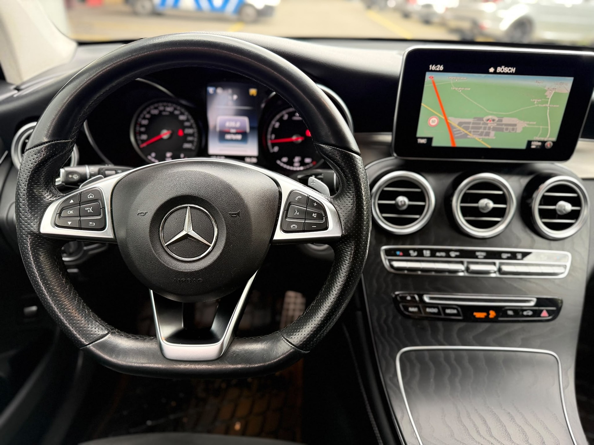 MERCEDES-BENZ GLC 300 AMG Line 4m-image-13