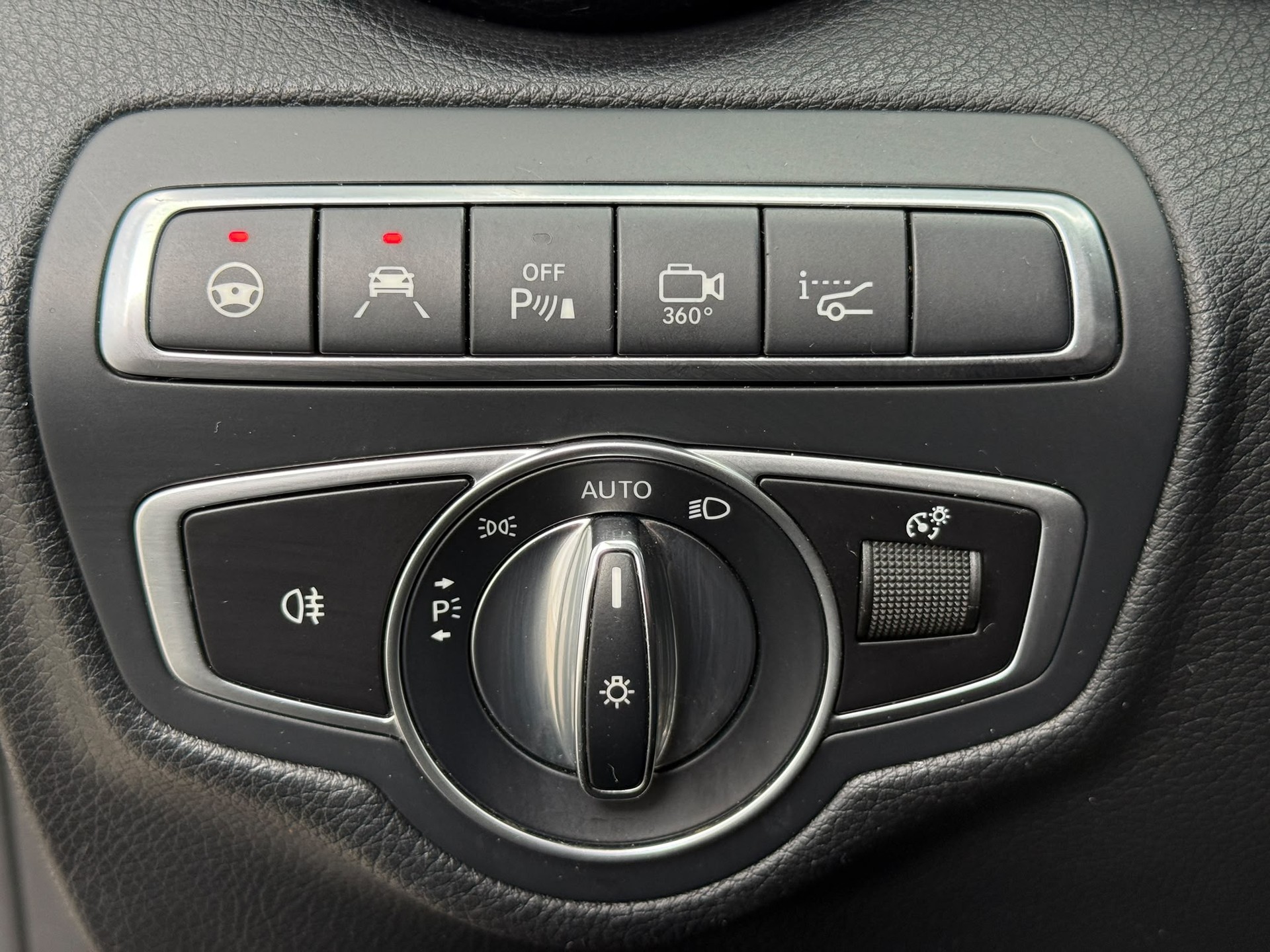 MERCEDES-BENZ GLC 300 AMG Line 4m-image-12