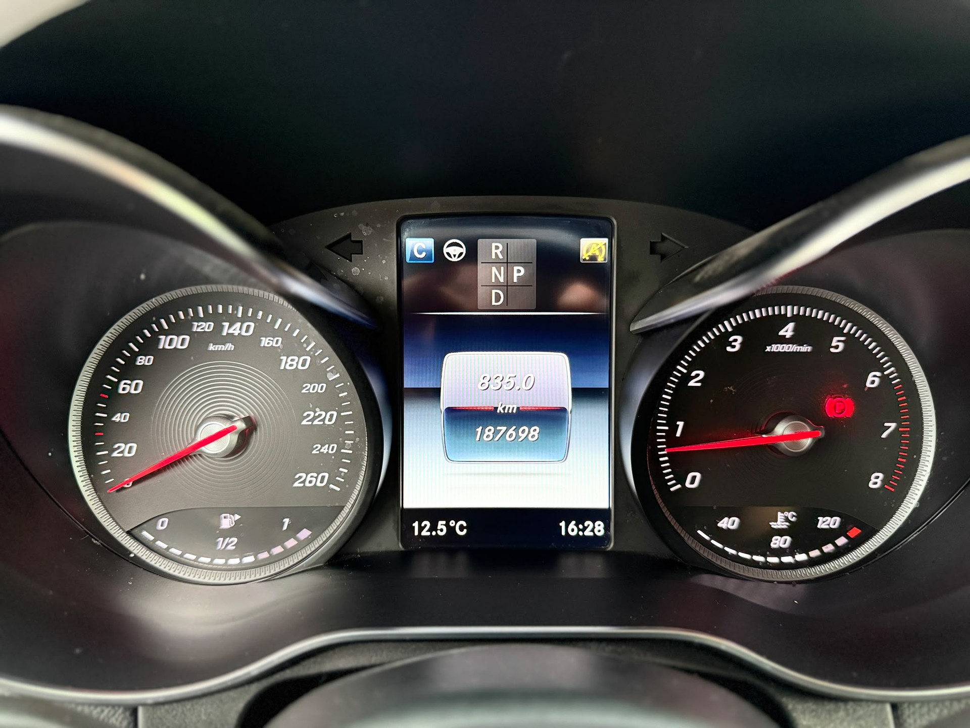 MERCEDES-BENZ GLC 300 AMG Line 4m-image-15