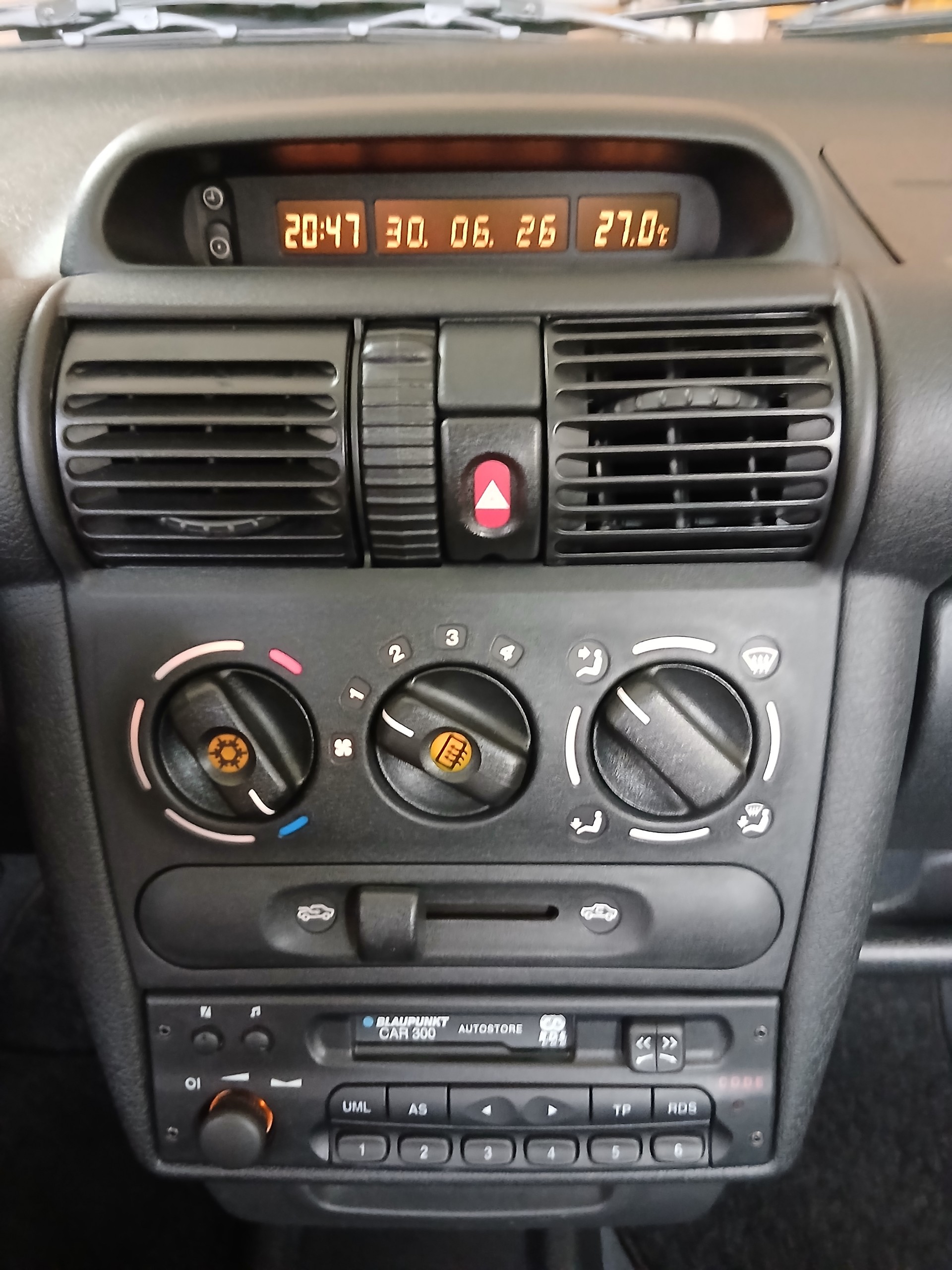 OPEL Corsa 1.2 16V Top-image-11