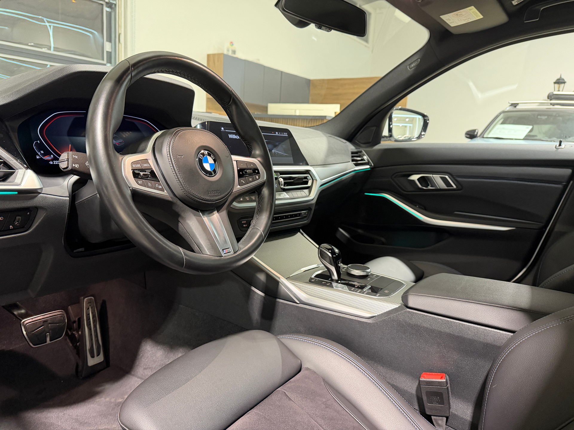 BMW 318i Steptronic M Sport-image-9