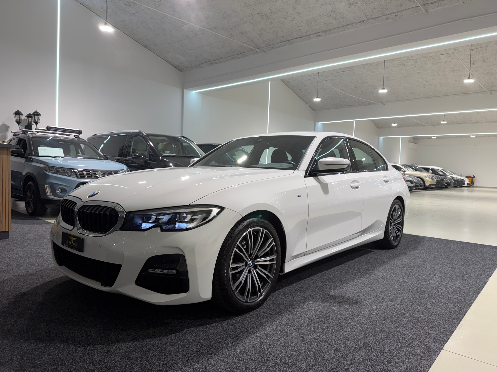 BMW 318i Steptronic M Sport-image-1