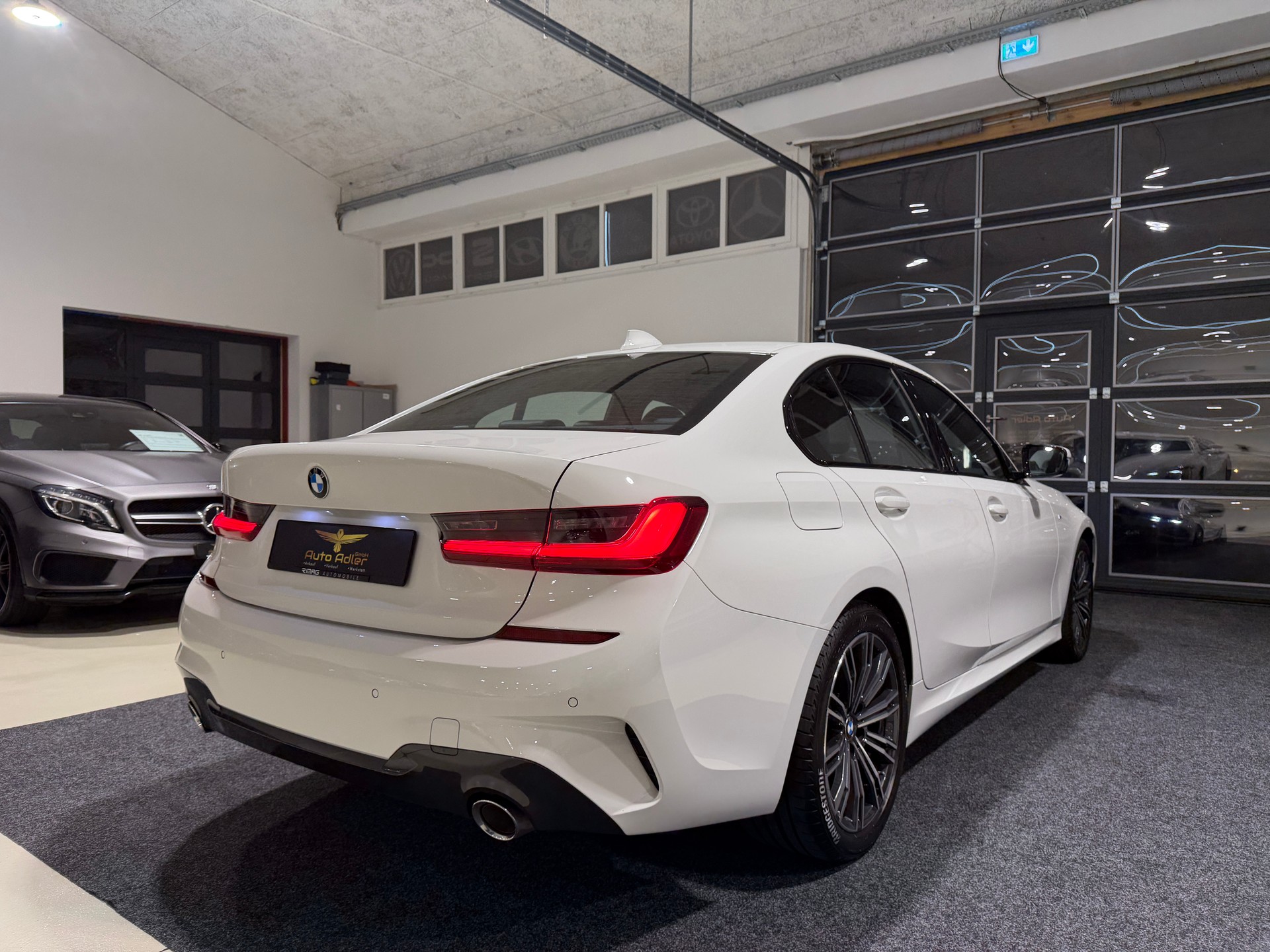 BMW 318i Steptronic M Sport-image-5