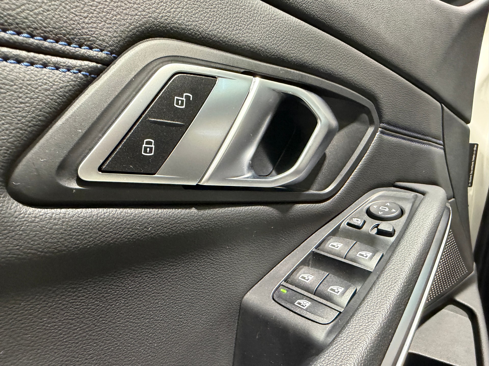 BMW 318i Steptronic M Sport-image-14