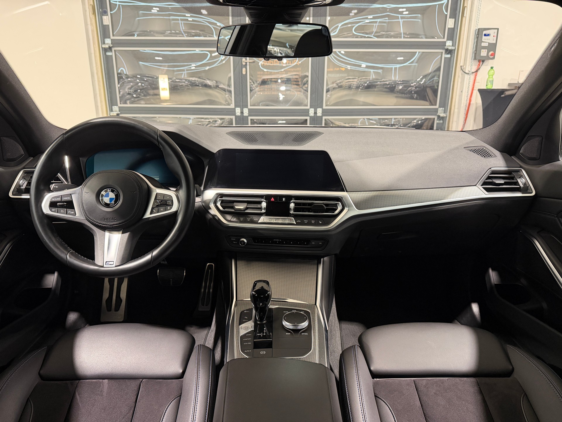 BMW 318i Steptronic M Sport-image-18