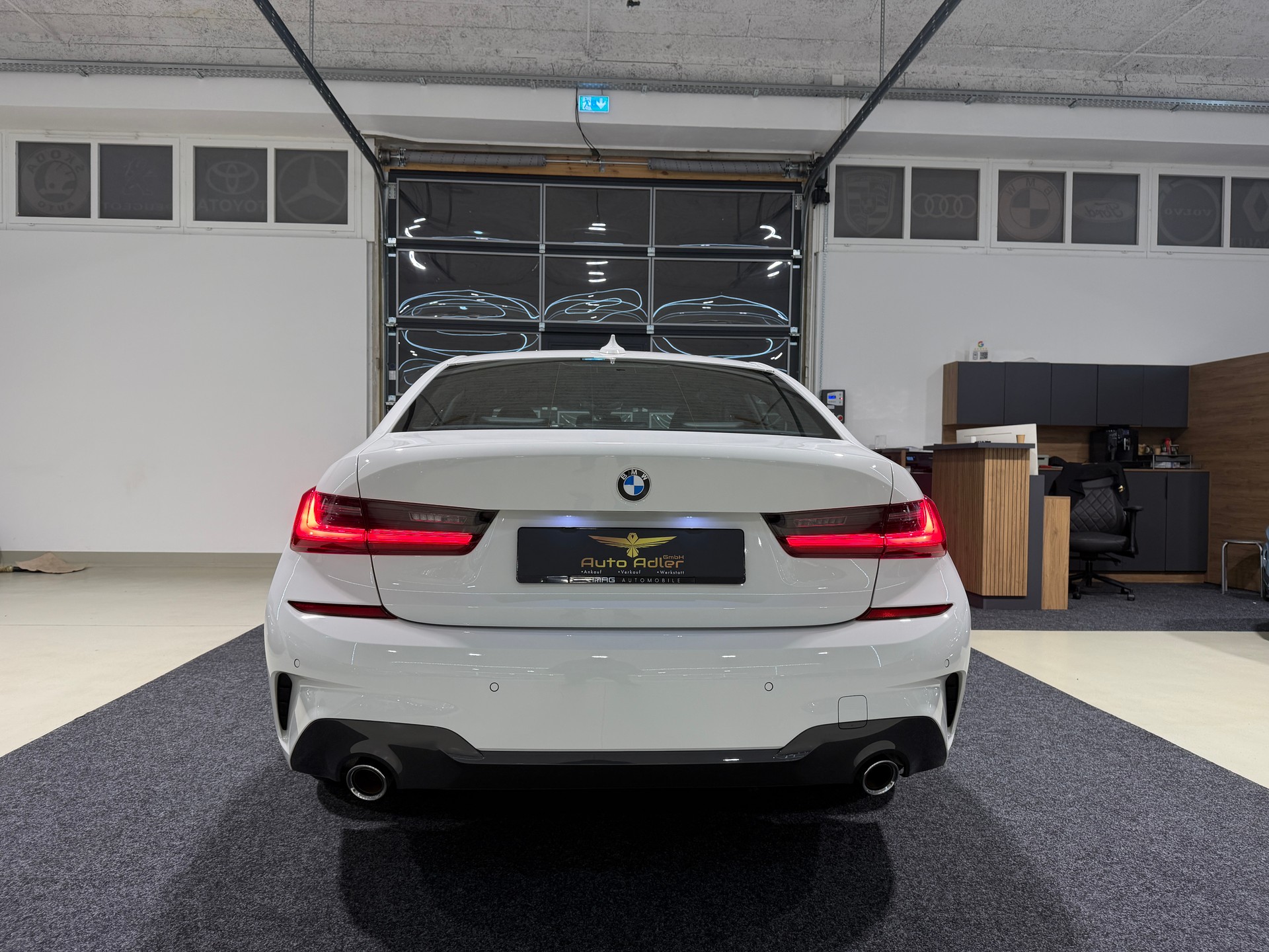 BMW 318i Steptronic M Sport-image-4