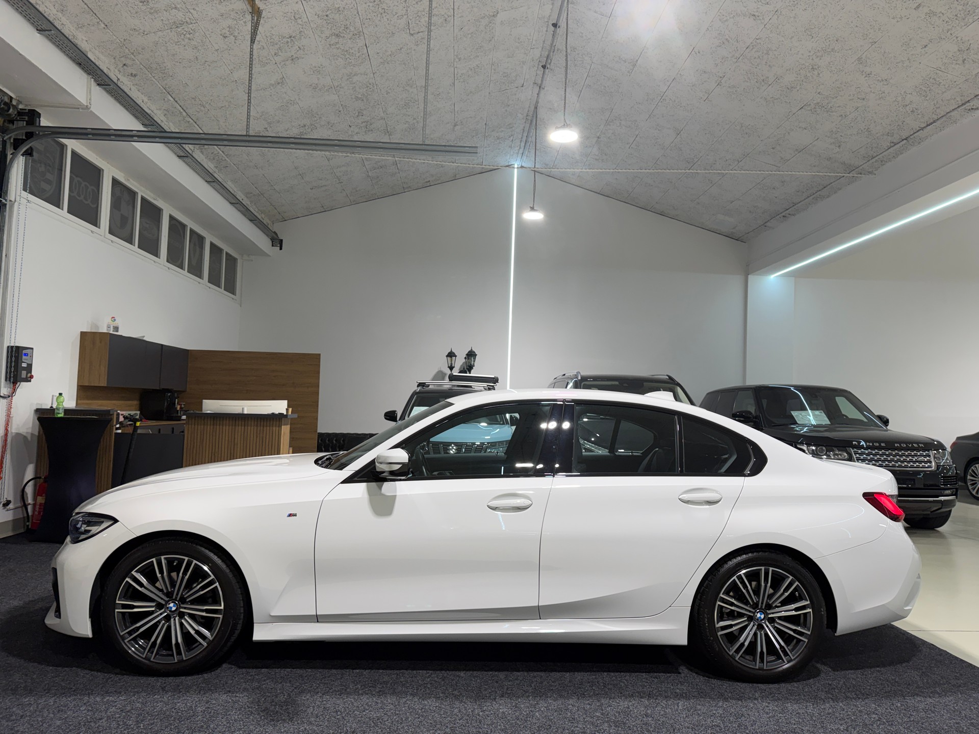 BMW 318i Steptronic M Sport-image-2
