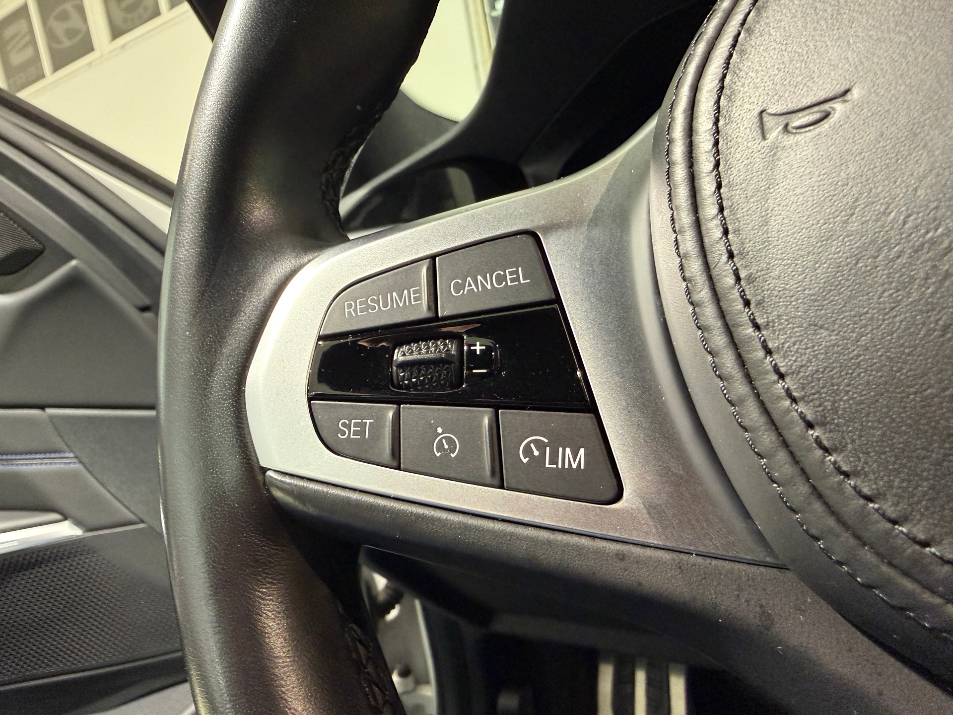BMW 318i Steptronic M Sport-image-13