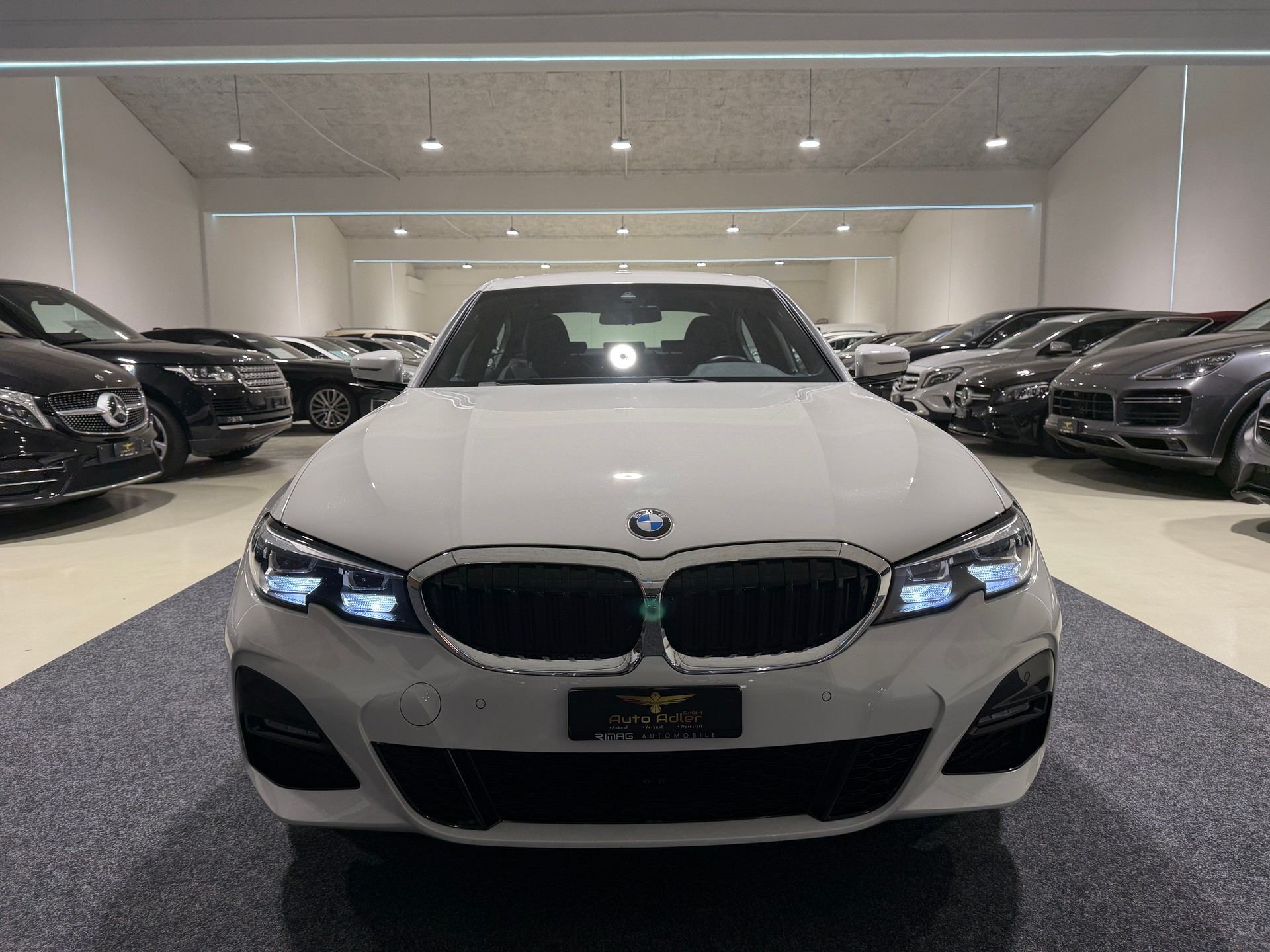 BMW 318i Steptronic M Sport-image-0